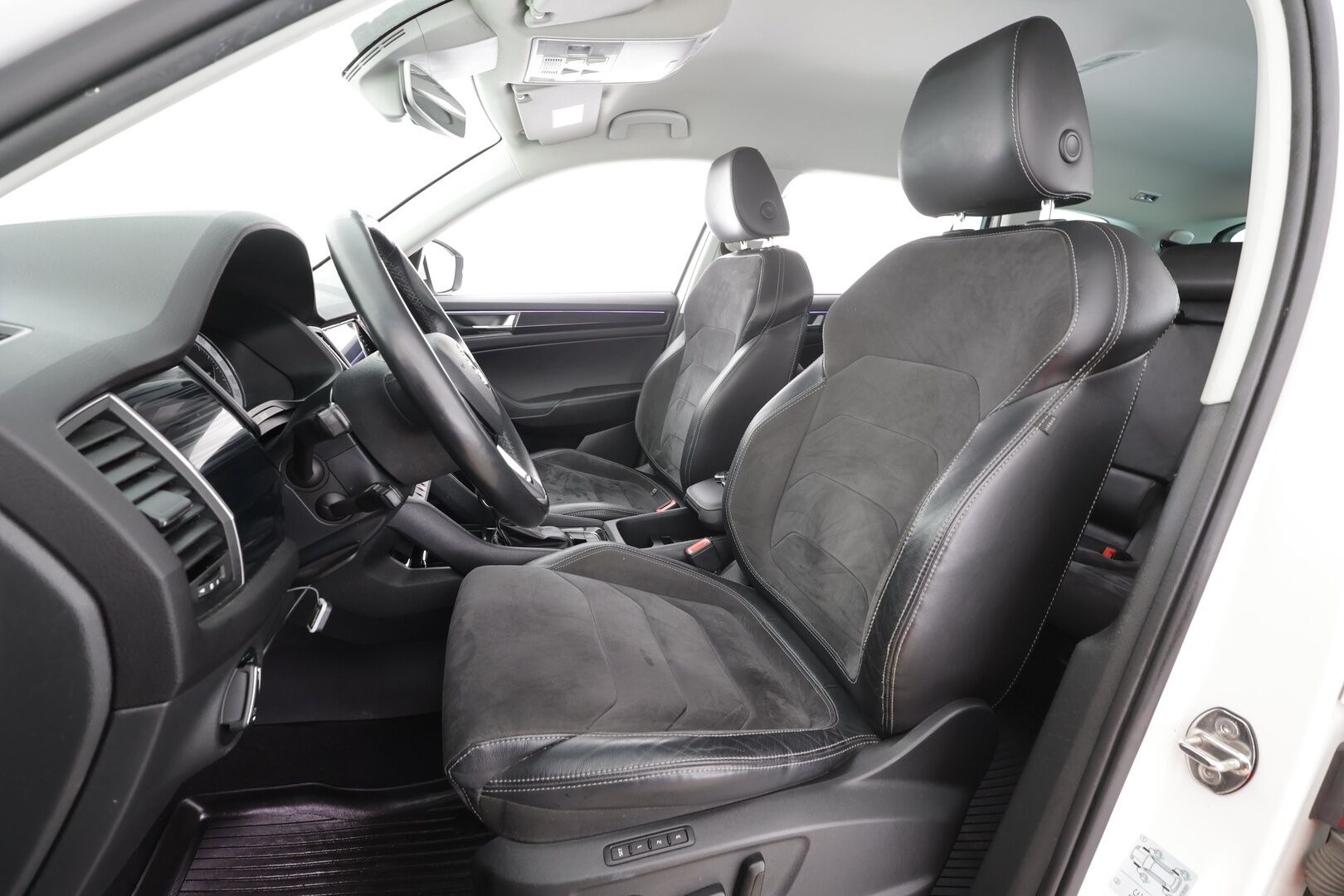 Skoda Kodiaq 2017 2,0 TDI 150 Style DSG * ACC / Canton / P.Tutkat / LED / 7-paikkainen / Nahka-alcantra / Apple&Android * - Suomi-auto / Kahdet renkaat