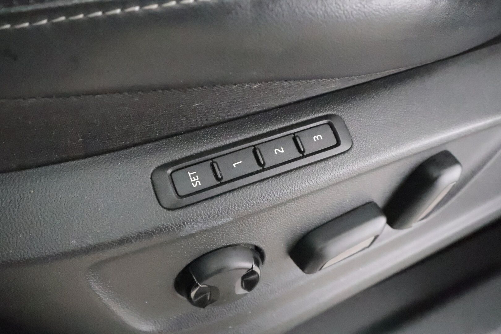 Skoda Kodiaq 2017 2,0 TDI 150 Style DSG * ACC / Canton / P.Tutkat / LED / 7-paikkainen / Nahka-alcantra / Apple&Android * - Suomi-auto / Kahdet renkaat