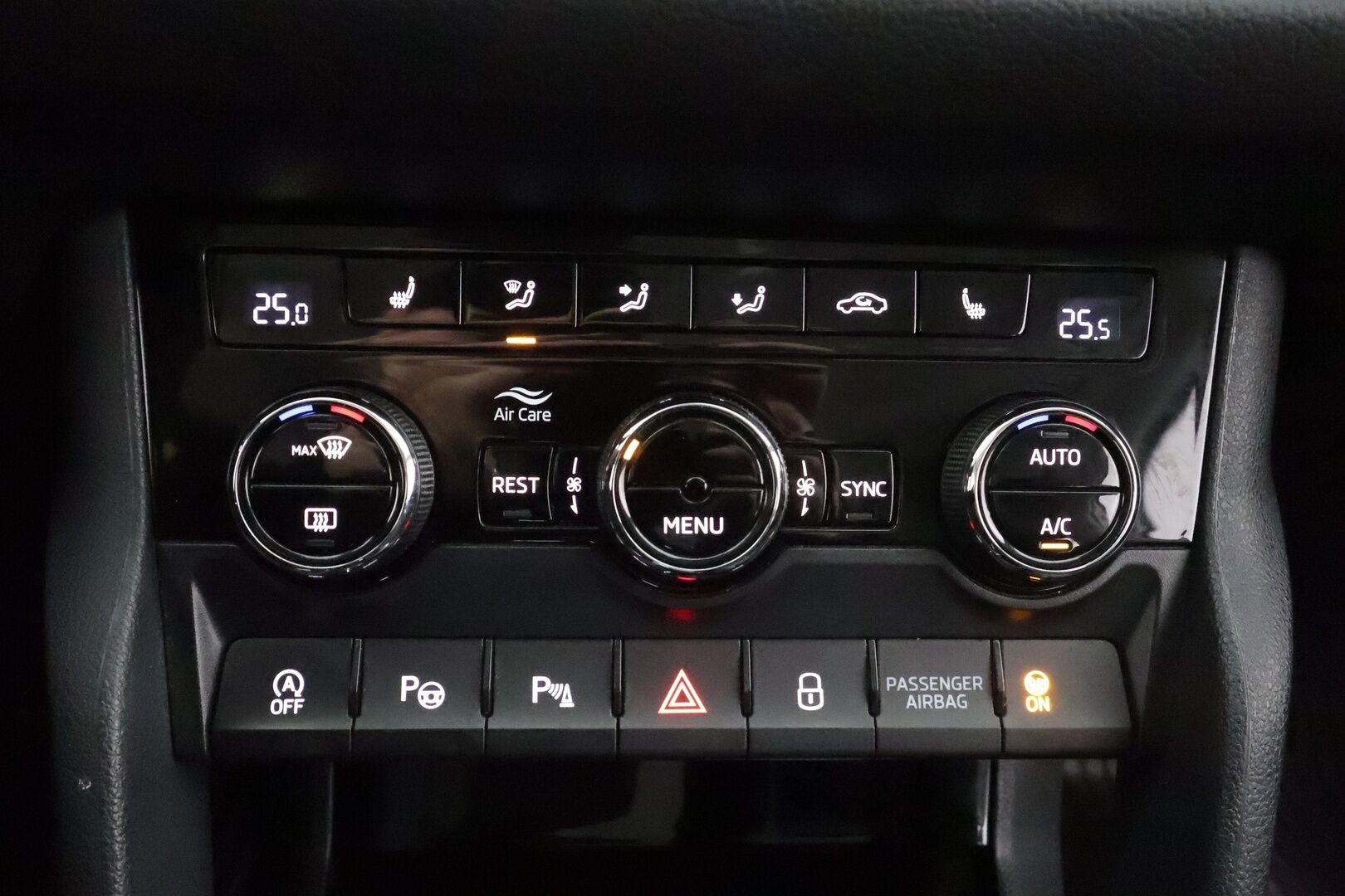 Skoda Kodiaq 2017 2,0 TDI 150 Style DSG * ACC / Canton / P.Tutkat / LED / 7-paikkainen / Nahka-alcantra / Apple&Android * - Suomi-auto / Kahdet renkaat