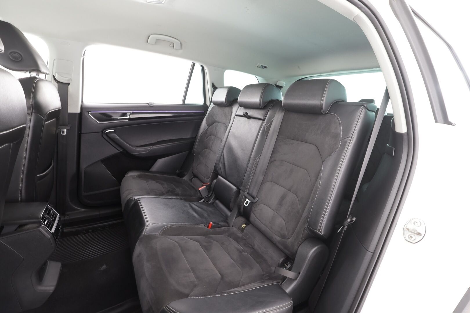 Skoda Kodiaq 2017 2,0 TDI 150 Style DSG * ACC / Canton / P.Tutkat / LED / 7-paikkainen / Nahka-alcantra / Apple&Android * - Suomi-auto / Kahdet renkaat