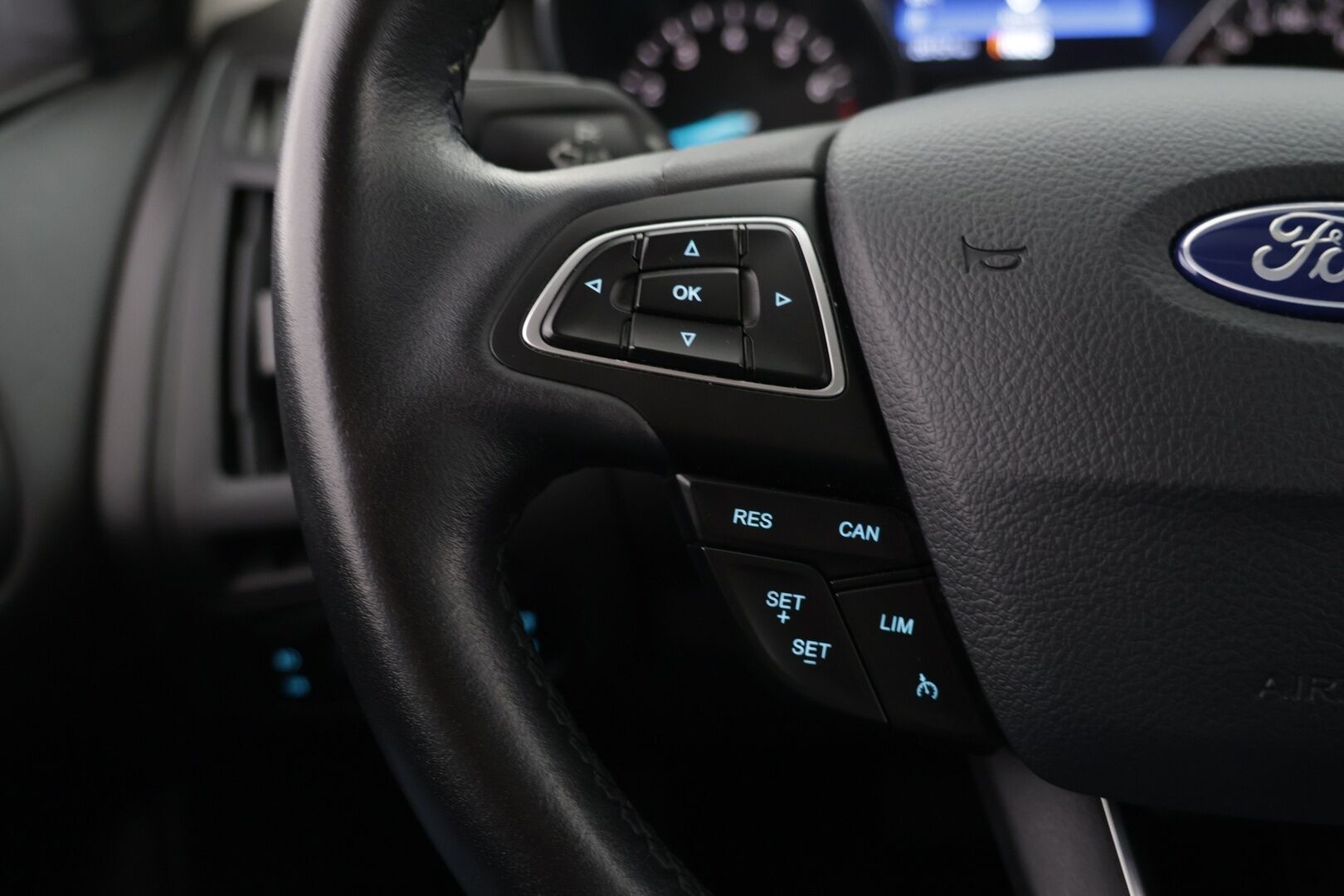 Ford Focus 2018 1,0 EcoBoost 125 hv Start/Stop A6 Edition 5-ovinen *Kilsat! / Suomiauto / Tutkat / Carplay*