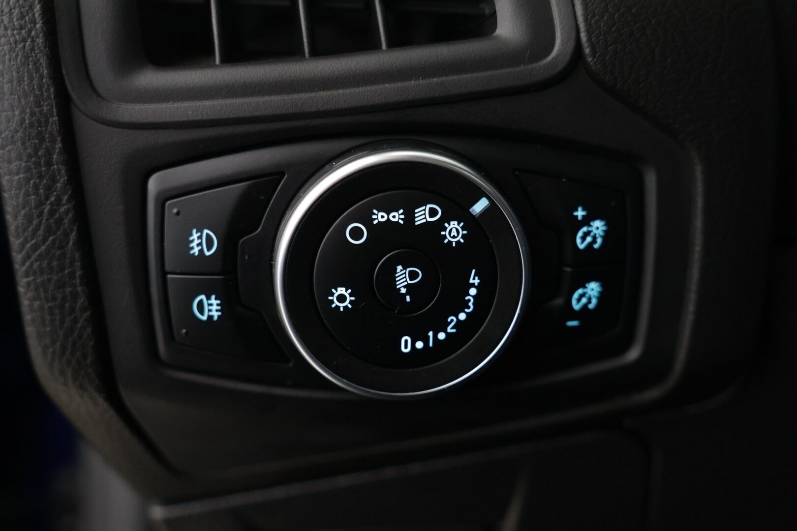 Ford Focus 2018 1,0 EcoBoost 125 hv Start/Stop A6 Edition 5-ovinen *Kilsat! / Suomiauto / Tutkat / Carplay*