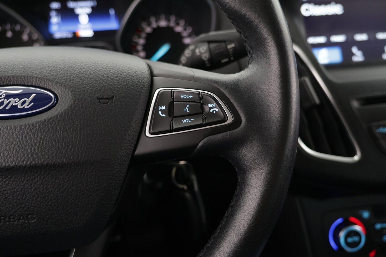 Ford Focus 2018 1,0 EcoBoost 125 hv Start/Stop A6 Edition 5-ovinen *Kilsat! / Suomiauto / Tutkat / Carplay*