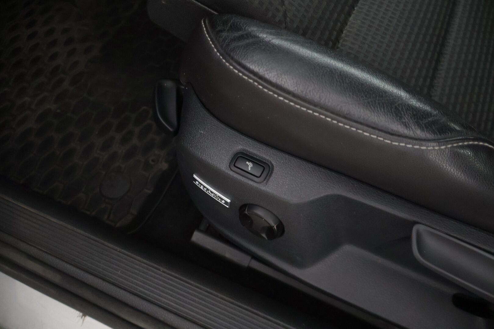 Volkswagen Golf 2016 Variant Comfortline 1,6 TDI 81 kW (110 hv) ** - YritysOutlet - Myydään vain yrityksille / Koukku / Webasto  / Tutkat ** - *– Tämä auto myydään YritysOutlet -valikoimasta vain yritykselle / Leimaa 6/2026 saakka / ErgoActive / 2x vanteet **