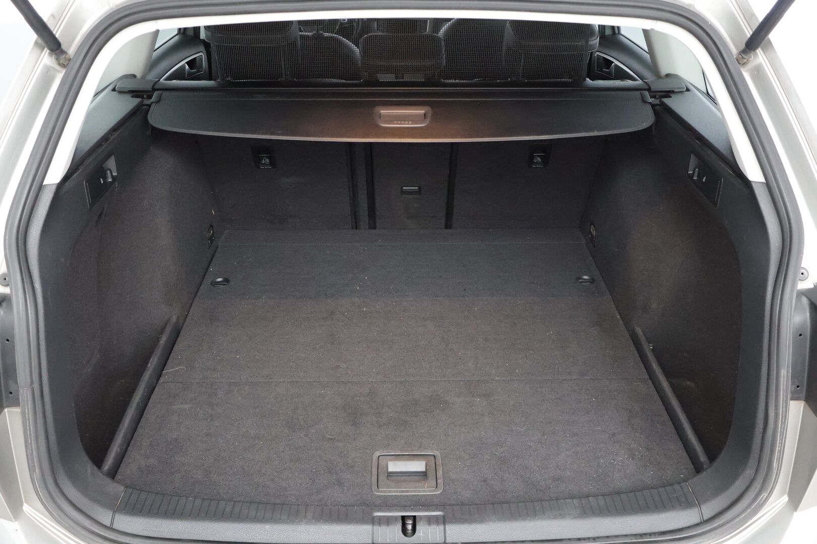 Volkswagen Golf 2016 Variant Comfortline 1,6 TDI 81 kW (110 hv) ** - YritysOutlet - Myydään vain yrityksille / Koukku / Webasto  / Tutkat ** - *– Tämä auto myydään YritysOutlet -valikoimasta vain yritykselle / Leimaa 6/2026 saakka / ErgoActive / 2x vanteet **