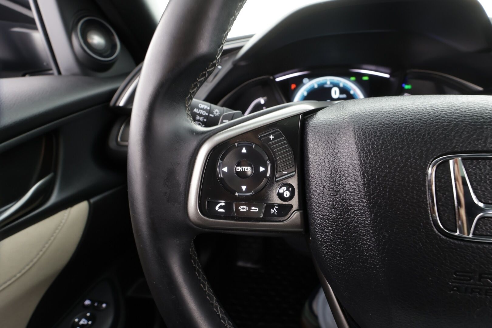 Honda Civic 2018 HB 129 hv Sport Plus AT * ACC / LED / P.Kamera / Lasikattoluukku / Sisätilanlämmitin / Navi / Kaistavahti / Keyless * - Suomi-auto / Kahdet renkaat / Merkkihuollettu! - HULLUT VÄLIPÄIVÄT KORKOTARJOUS 2,49%