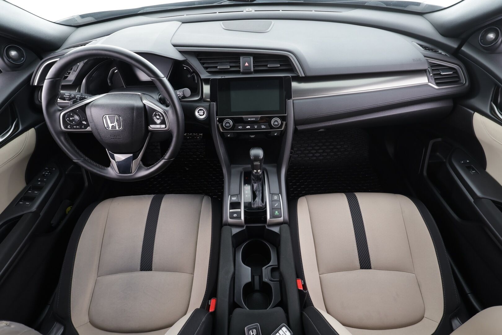 Honda Civic 2018 HB 129 hv Sport Plus AT * ACC / LED / P.Kamera / Lasikattoluukku / Sisätilanlämmitin / Navi / Kaistavahti / Keyless * - Suomi-auto / Kahdet renkaat / Merkkihuollettu! - Osta nyt, maksa vasta ensi vuonna