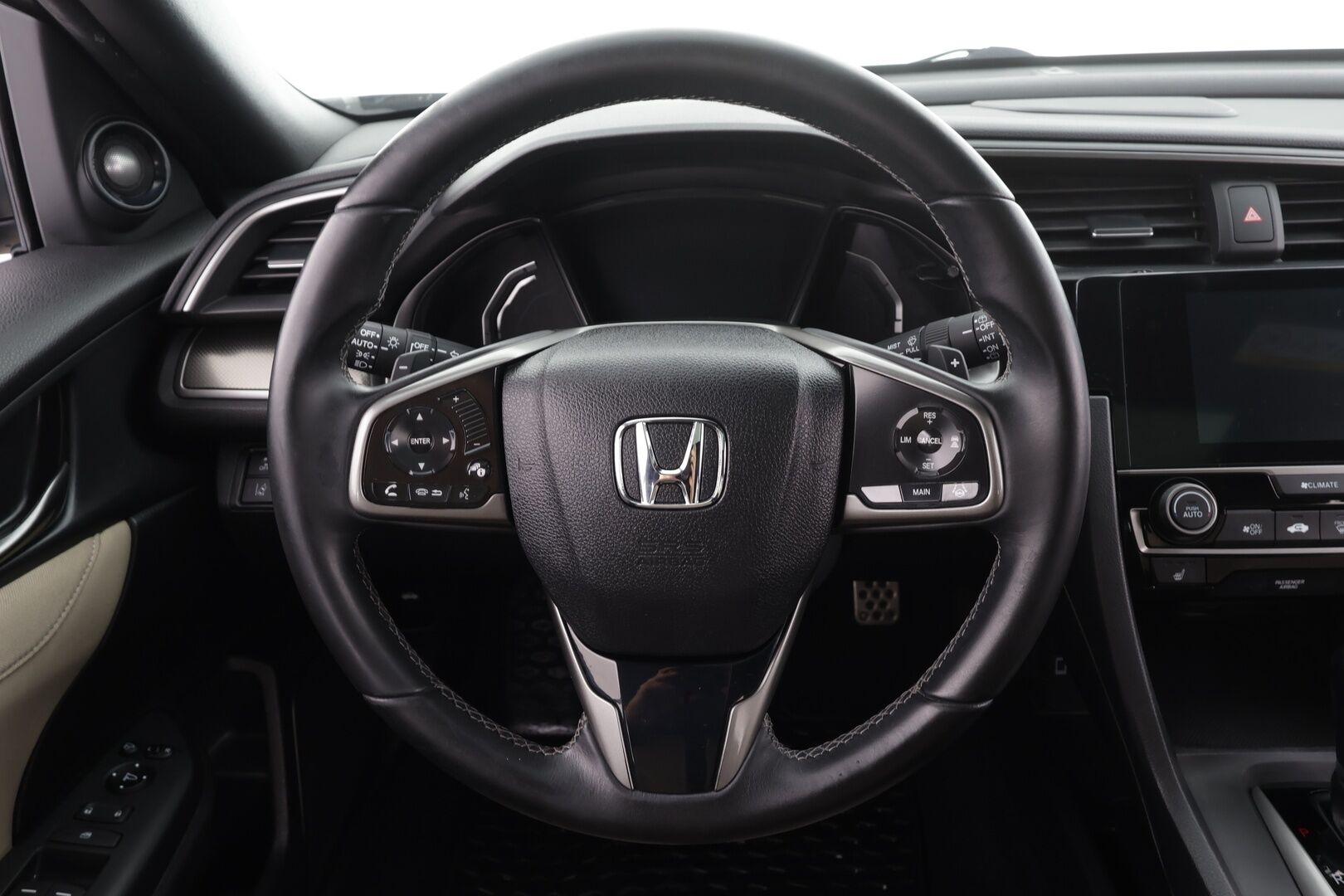 Honda Civic 2018 HB 129 hv Sport Plus AT * ACC / LED / P.Kamera / Lasikattoluukku / Sisätilanlämmitin / Navi / Kaistavahti / Keyless * - Suomi-auto / Kahdet renkaat / Merkkihuollettu! - HULLUT VÄLIPÄIVÄT KORKOTARJOUS 2,49%