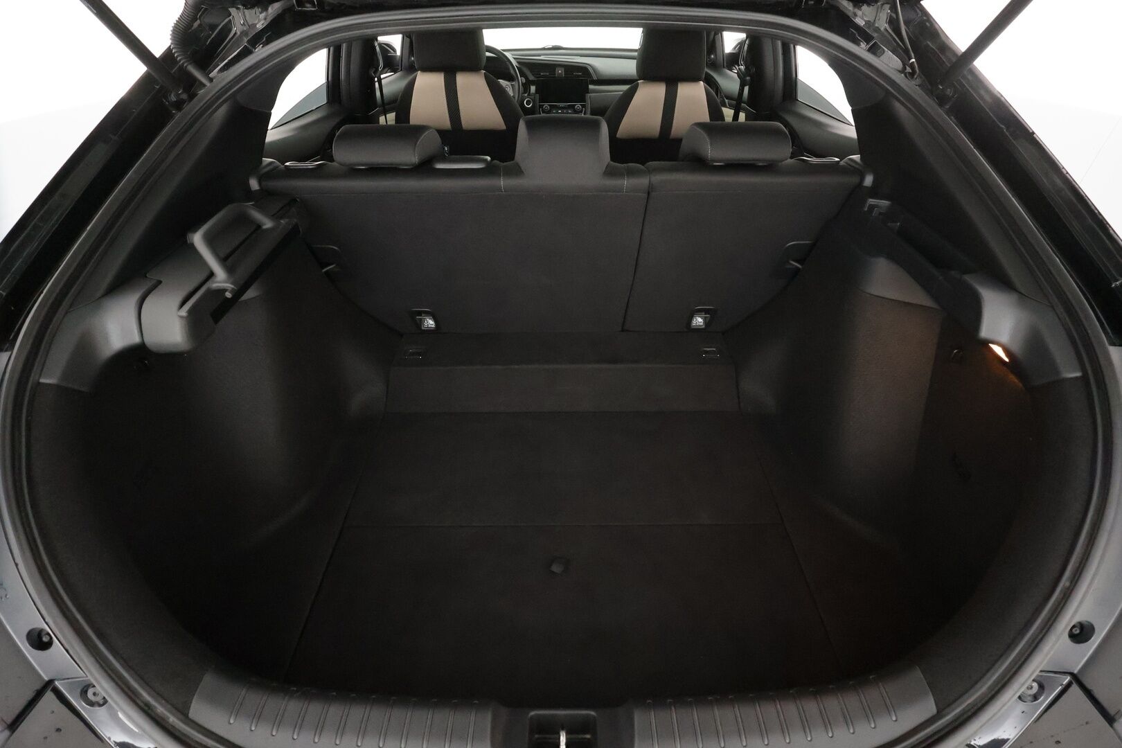 Honda Civic 2018 HB 129 hv Sport Plus AT * ACC / LED / P.Kamera / Lasikattoluukku / Sisätilanlämmitin / Navi / Kaistavahti / Keyless * - Suomi-auto / Kahdet renkaat / Merkkihuollettu! - Osta nyt, maksa vasta ensi vuonna