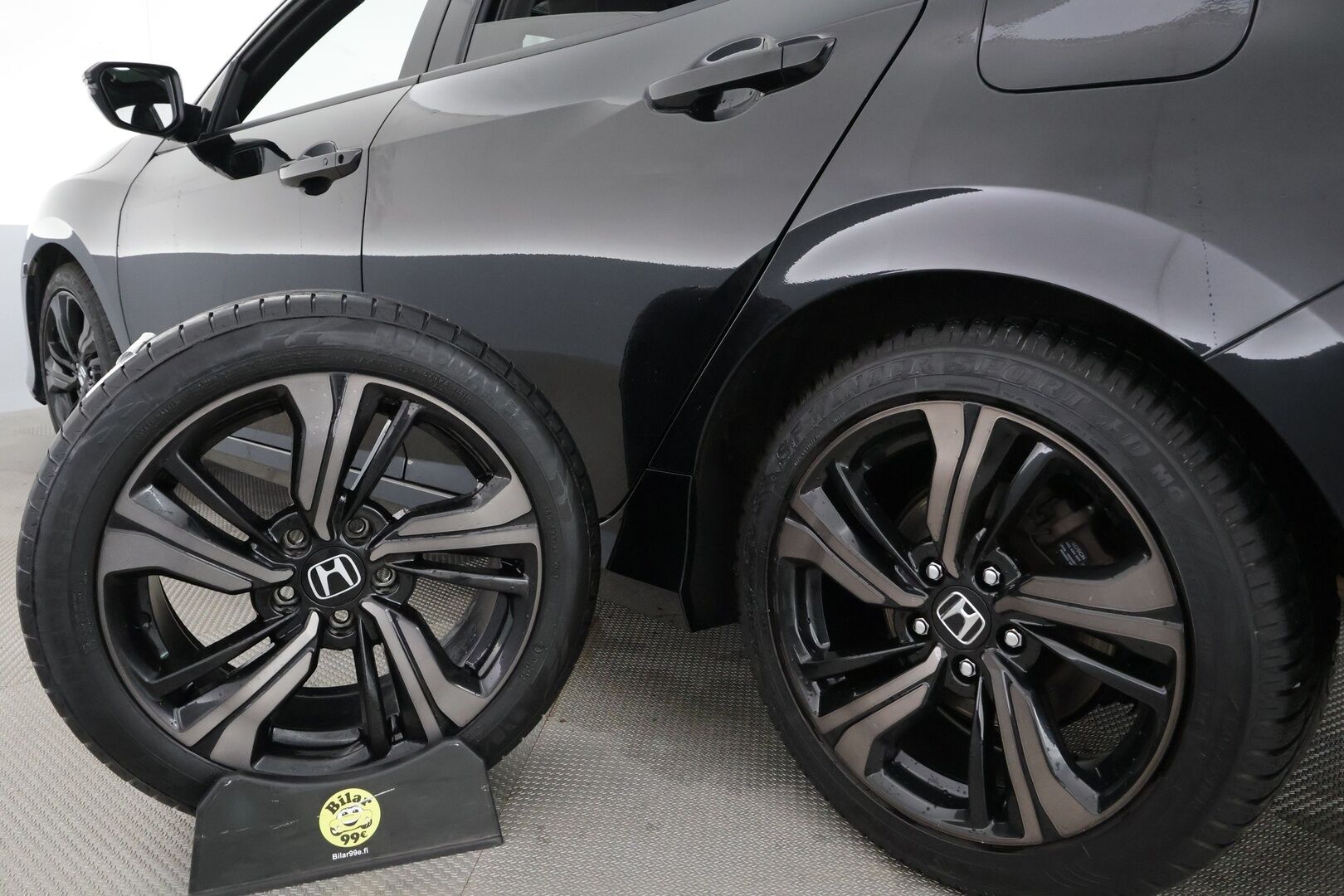 Honda Civic 2018 HB 129 hv Sport Plus AT * ACC / LED / P.Kamera / Lasikattoluukku / Sisätilanlämmitin / Navi / Kaistavahti / Keyless * - Suomi-auto / Kahdet renkaat / Merkkihuollettu! - Osta nyt, maksa vasta ensi vuonna
