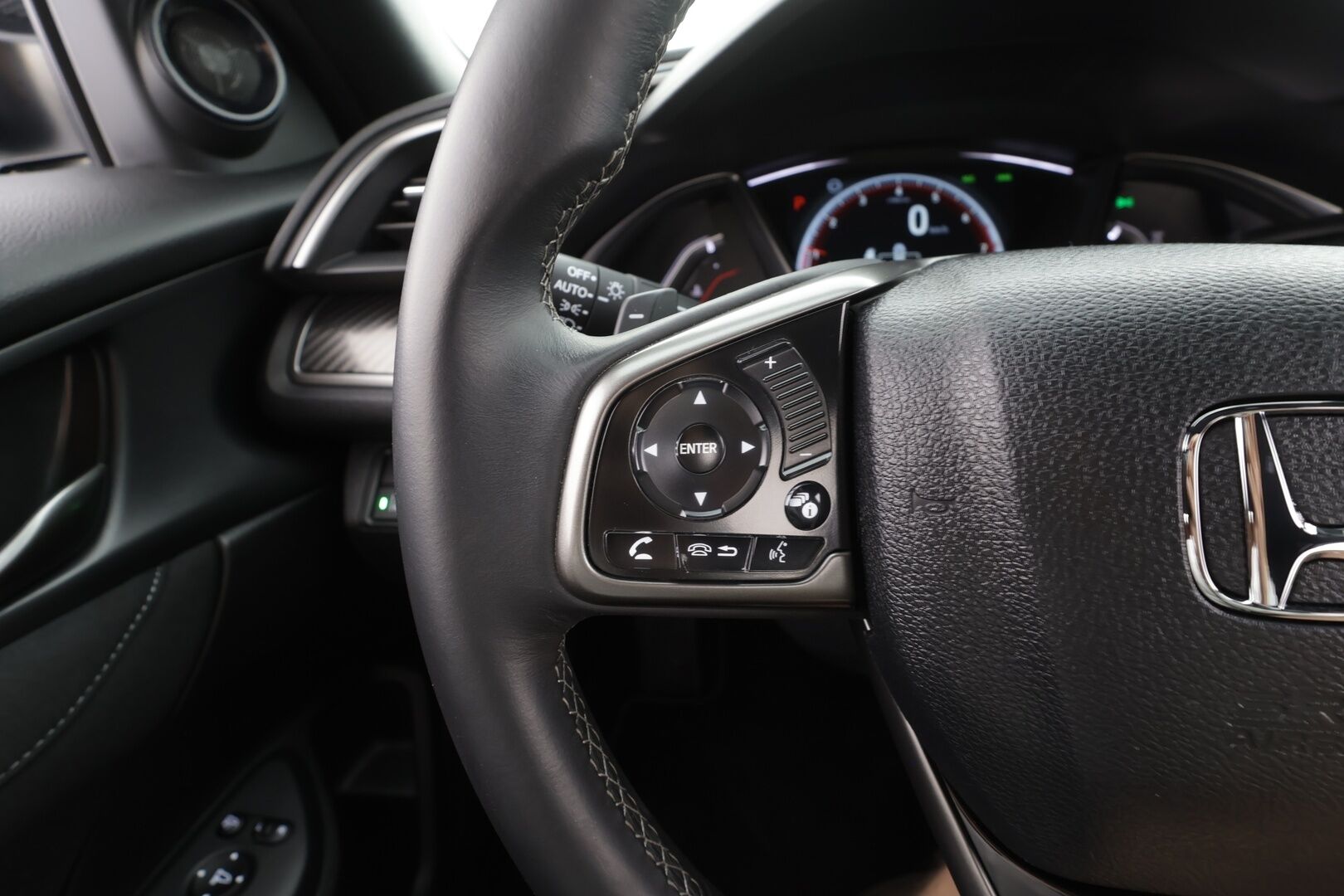 Honda Civic 2018 HB 182 hv Type S AT - ACC | Kaistavahti | Kamera | Lohko | LED | Navi | Apple&Android | 1.Om Suomi-auto | Kahdet Hondan vanteet | Merkkihuollettu | Viimeisin huolto 4 / 26!