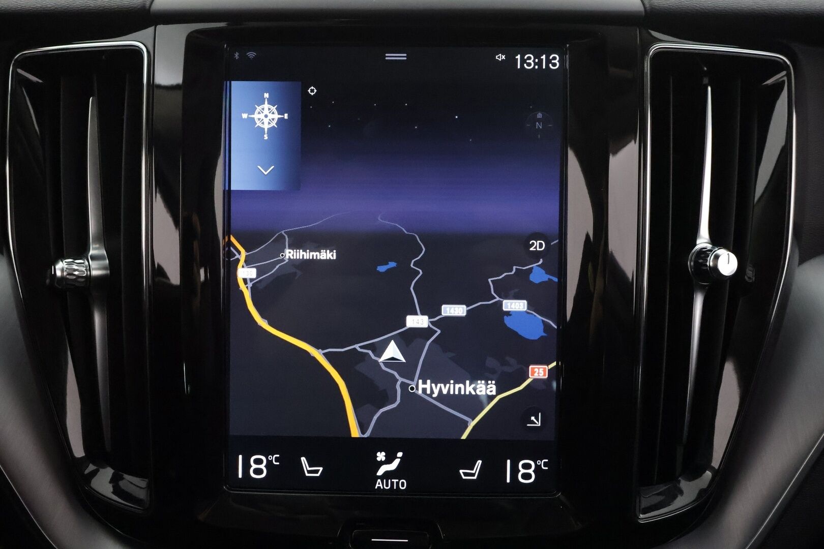 Volvo XC60 2018 T5 AWD Momentum aut - | ACC | Webasto | Koukku | Pilot Assist | P.kamera | BLIS | CTA | Digimittaristo | Keyless | Lämm. ratti | Sähk. takaluukku | LED | Navi | 
