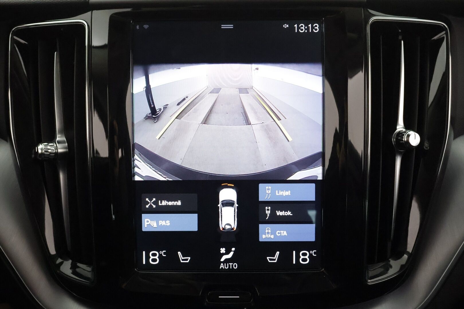 Volvo XC60 2018 T5 AWD Momentum aut - | ACC | Webasto | Koukku | Pilot Assist | P.kamera | BLIS | CTA | Digimittaristo | Keyless | Lämm. ratti | Sähk. takaluukku | LED | Navi | 