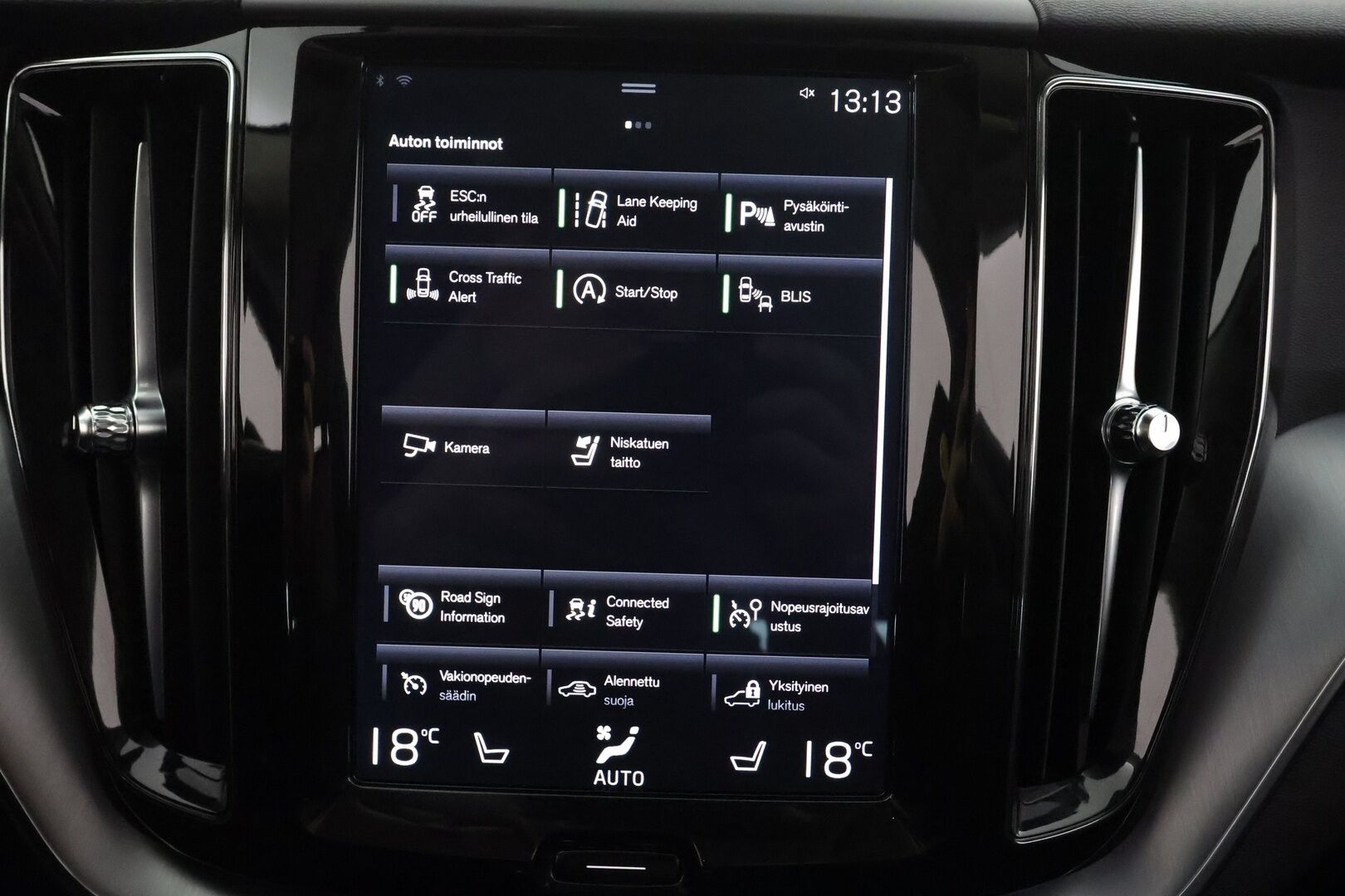 Volvo XC60 2018 T5 AWD Momentum aut - | ACC | Webasto | Koukku | Pilot Assist | P.kamera | BLIS | CTA | Digimittaristo | Keyless | Lämm. ratti | Sähk. takaluukku | LED | Navi | 