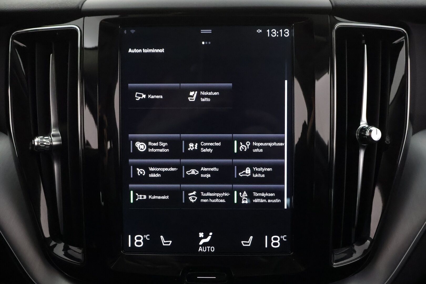 Volvo XC60 2018 T5 AWD Momentum aut - | ACC | Webasto | Koukku | Pilot Assist | P.kamera | BLIS | CTA | Digimittaristo | Keyless | Lämm. ratti | Sähk. takaluukku | LED | Navi | 