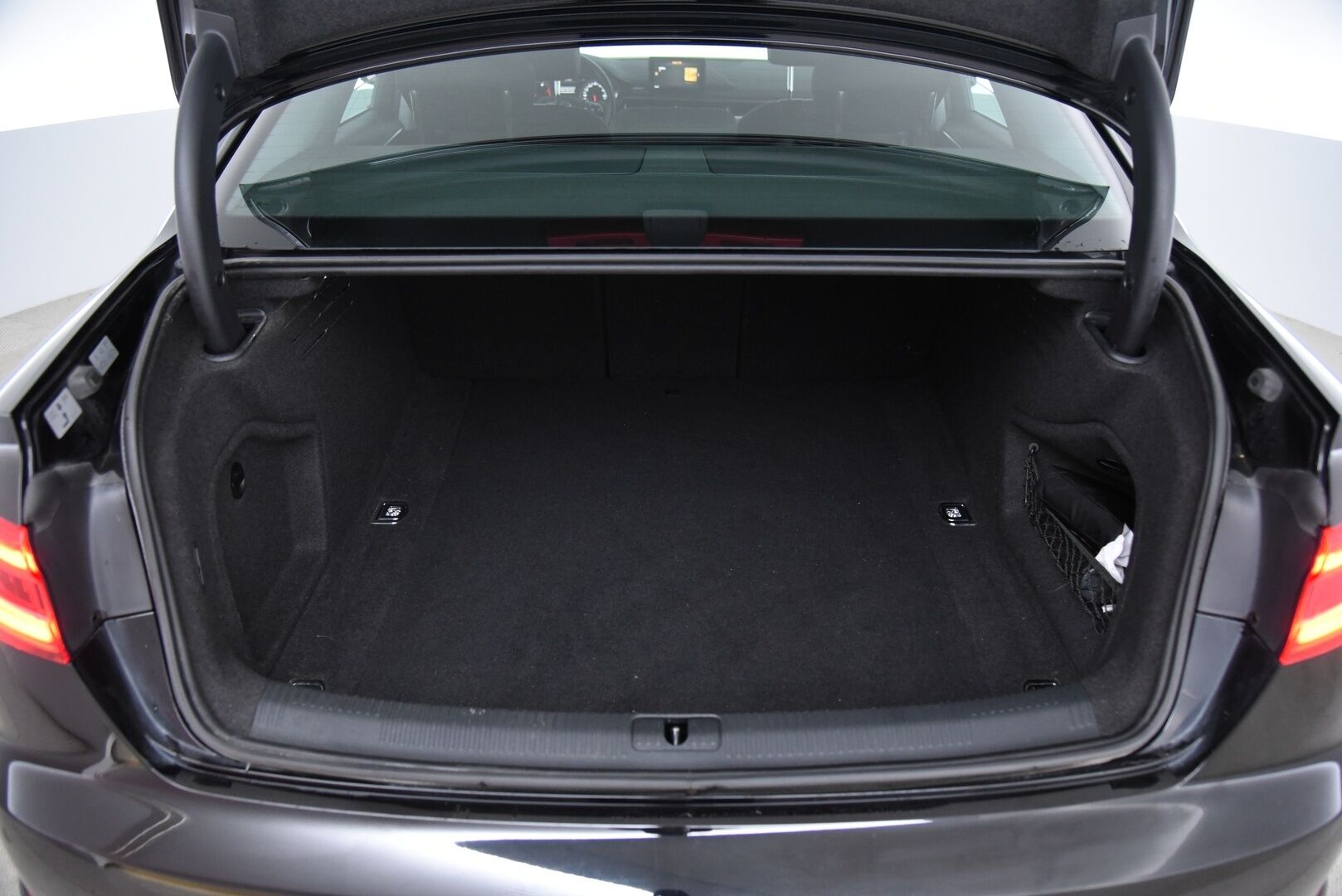 Audi A4 2018 Sedan Business Comfort S line Edition 2,0 TDI 110 kW S tronic / Webasto / Koukku / LED / Comfort paketti / Vakkari - Tarkka huoltohistoria! / Jakopää tehty 09/2024 /