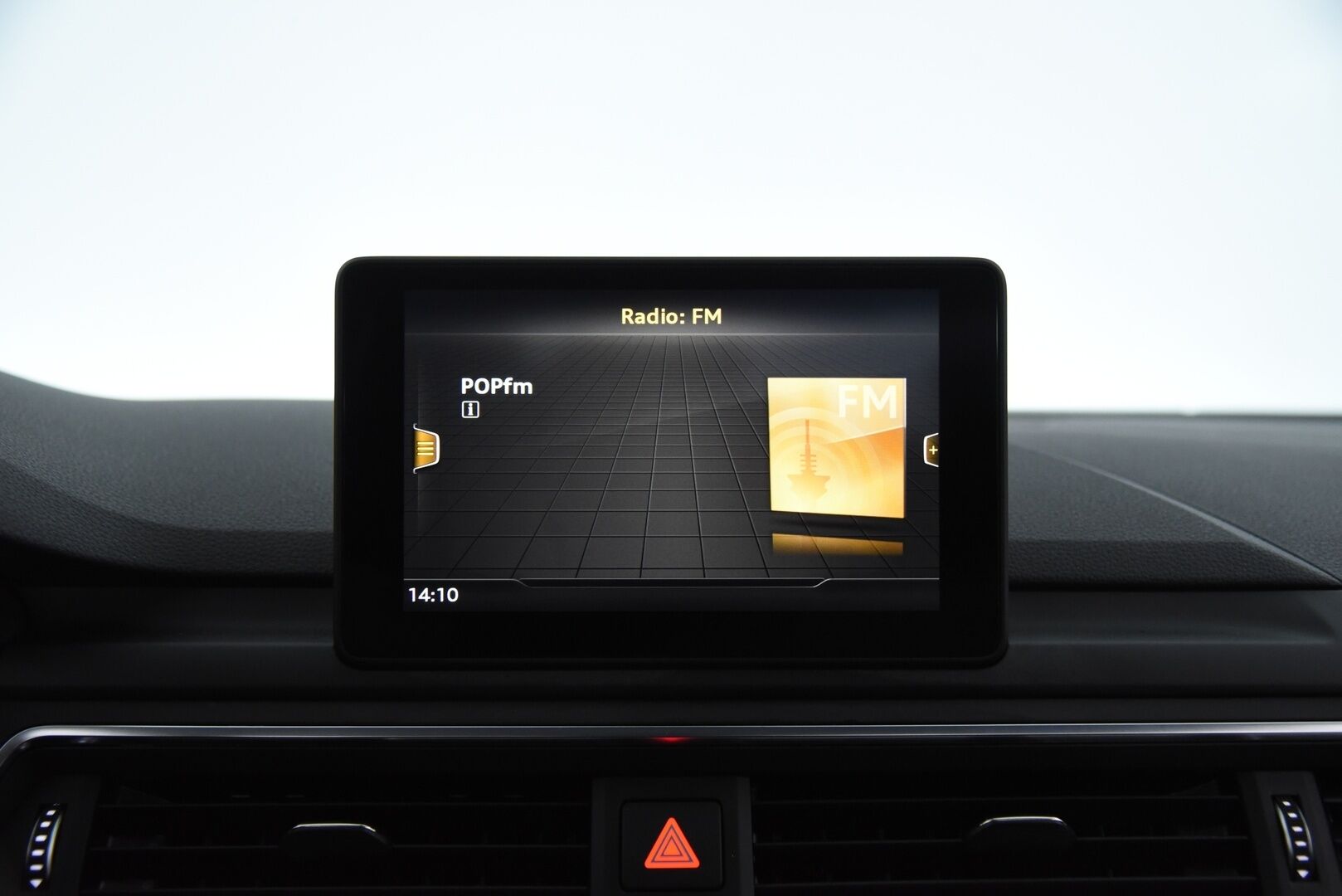 Audi A4 2018 Sedan Business Comfort S line Edition 2,0 TDI 110 kW S tronic / Webasto / Koukku / LED / Comfort paketti / Vakkari - Tarkka huoltohistoria! / Jakopää tehty 09/2024 /