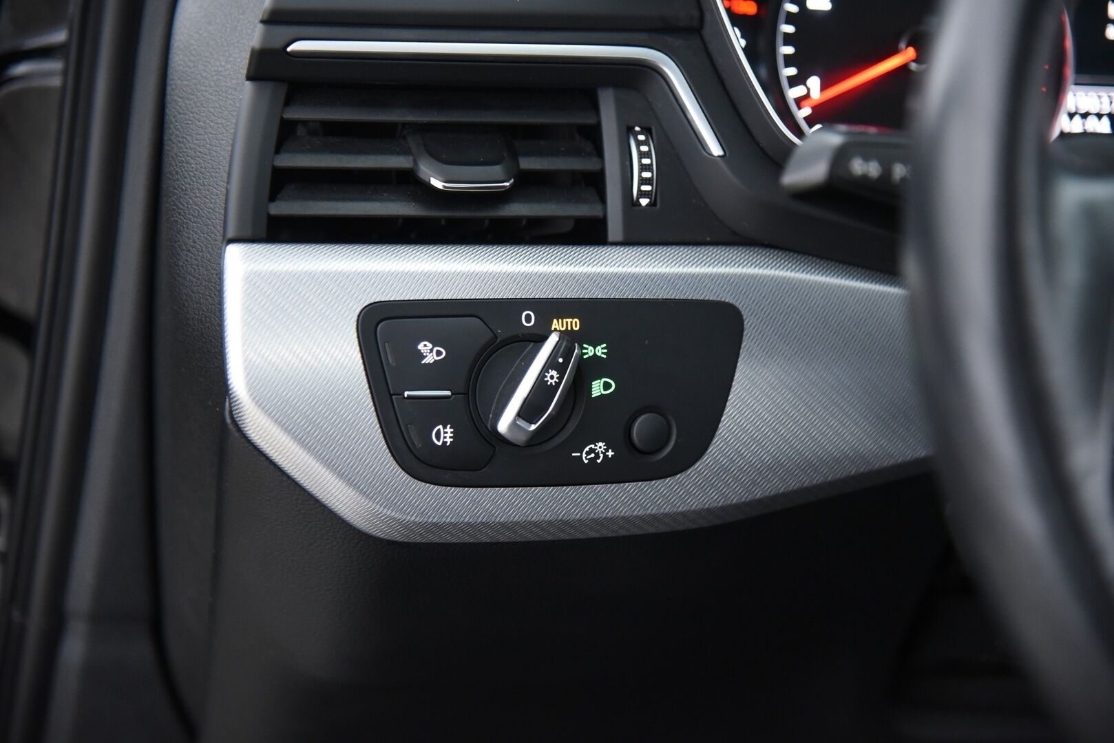 Audi A4 2018 Sedan Business Comfort S line Edition 2,0 TDI 110 kW S tronic / Webasto / Koukku / LED / Comfort paketti / Vakkari - Tarkka huoltohistoria! / Jakopää tehty 09/2024 /