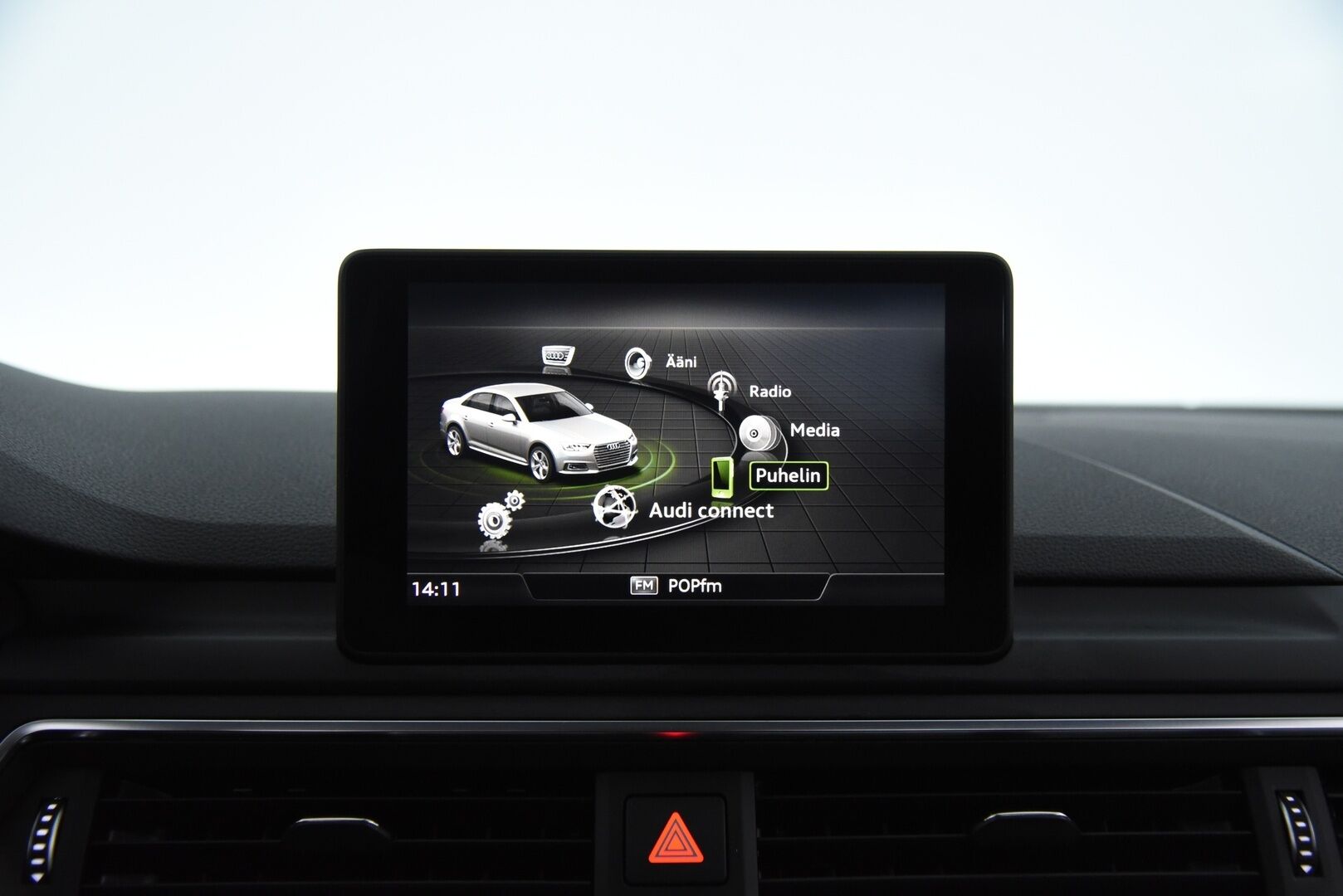 Audi A4 2018 Sedan Business Comfort S line Edition 2,0 TDI 110 kW S tronic / Webasto / Koukku / LED / Comfort paketti / Vakkari - Tarkka huoltohistoria! / Jakopää tehty 09/2024 /