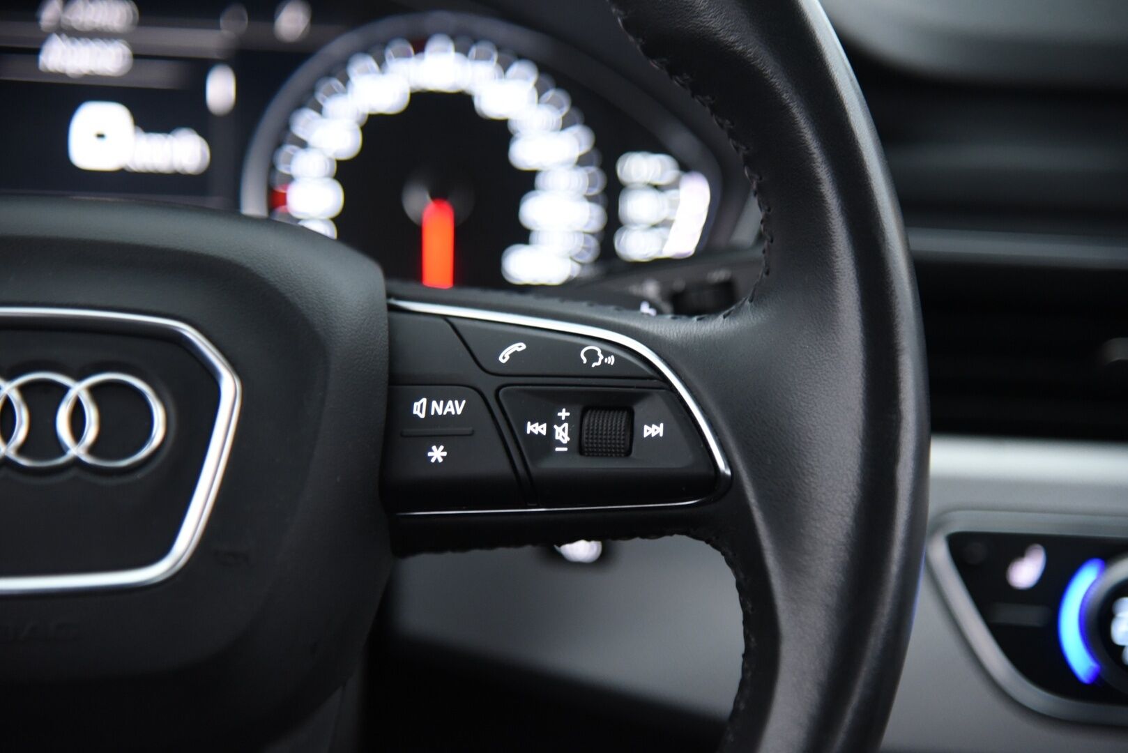 Audi A4 2018 Sedan Business Comfort S line Edition 2,0 TDI 110 kW S tronic / Webasto / Koukku / LED / Comfort paketti / Vakkari - Tarkka huoltohistoria! / Jakopää tehty 09/2024 /