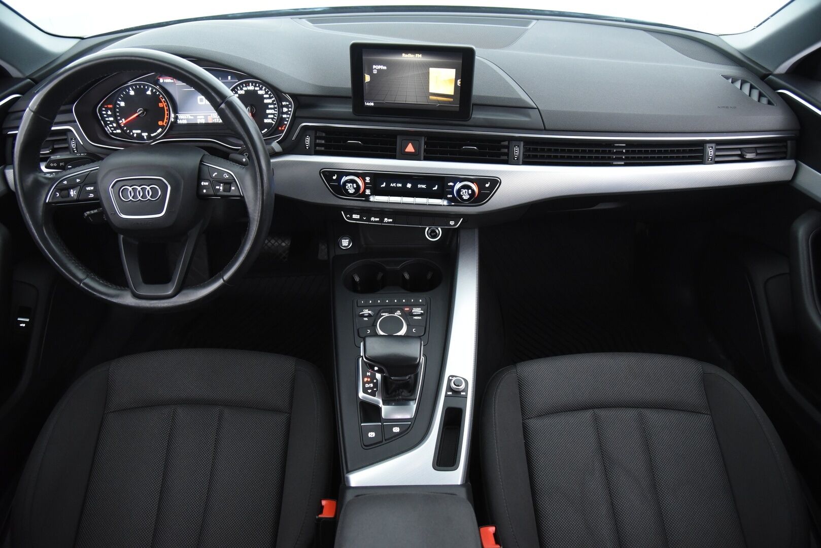 Audi A4 2018 Sedan Business Comfort S line Edition 2,0 TDI 110 kW S tronic / Webasto / Koukku / LED / Comfort paketti / Vakkari - Tarkka huoltohistoria! / Jakopää tehty 09/2024 / 