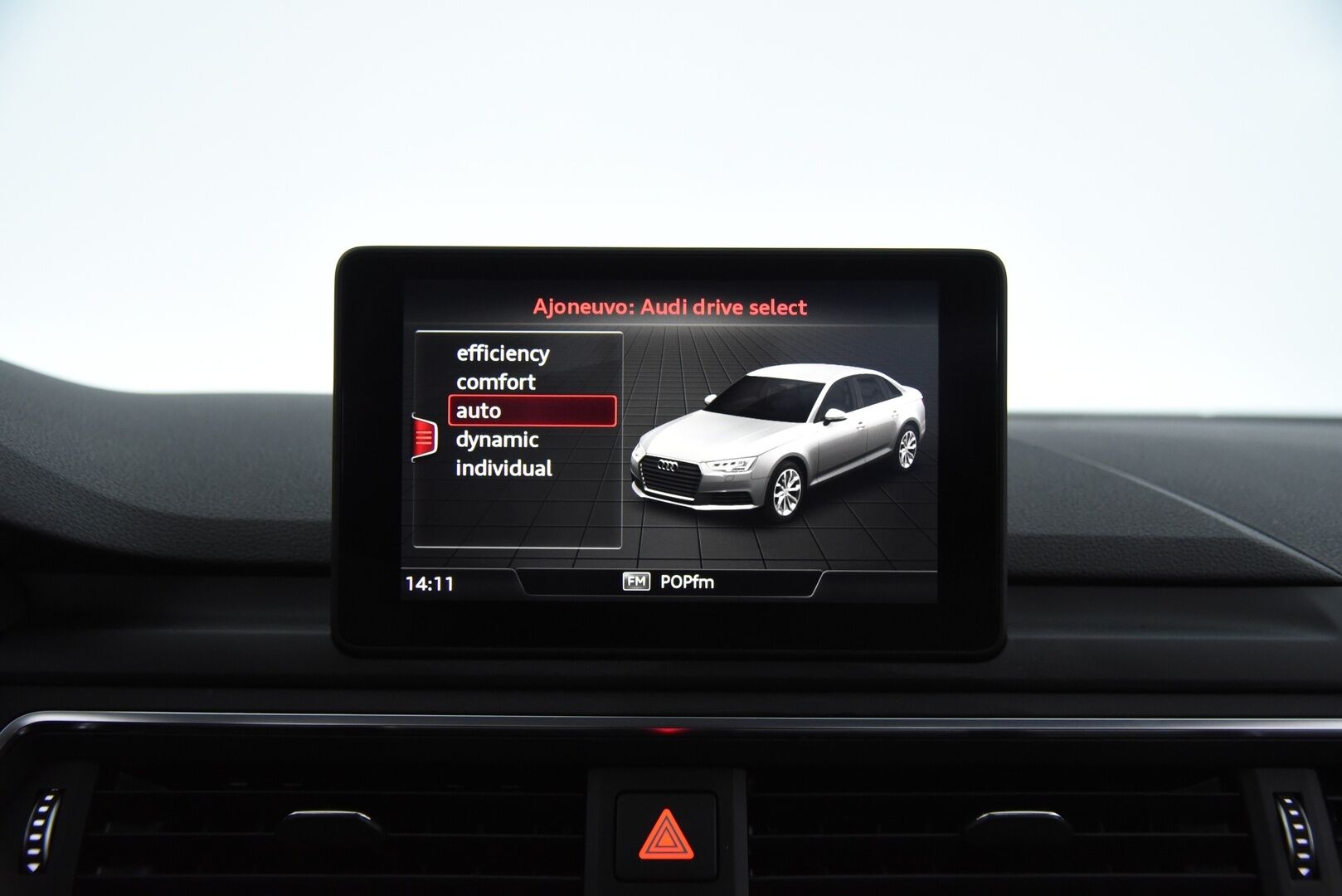 Audi A4 2018 Sedan Business Comfort S line Edition 2,0 TDI 110 kW S tronic / Webasto / Koukku / LED / Comfort paketti / Vakkari - Tarkka huoltohistoria! / Jakopää tehty 09/2024 /