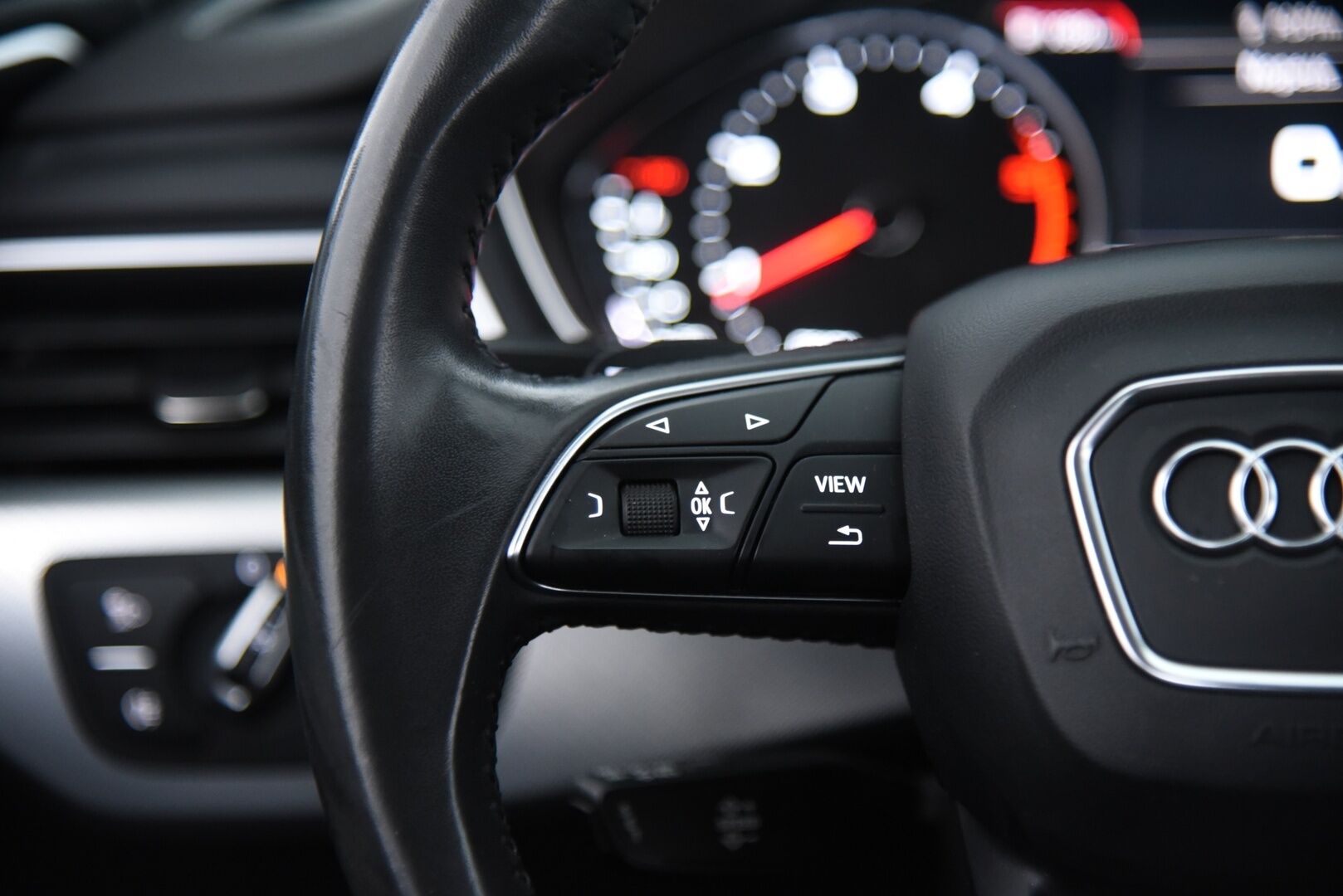 Audi A4 2018 Sedan Business Comfort S line Edition 2,0 TDI 110 kW S tronic / Webasto / Koukku / LED / Comfort paketti / Vakkari - Tarkka huoltohistoria! / Jakopää tehty 09/2024 /