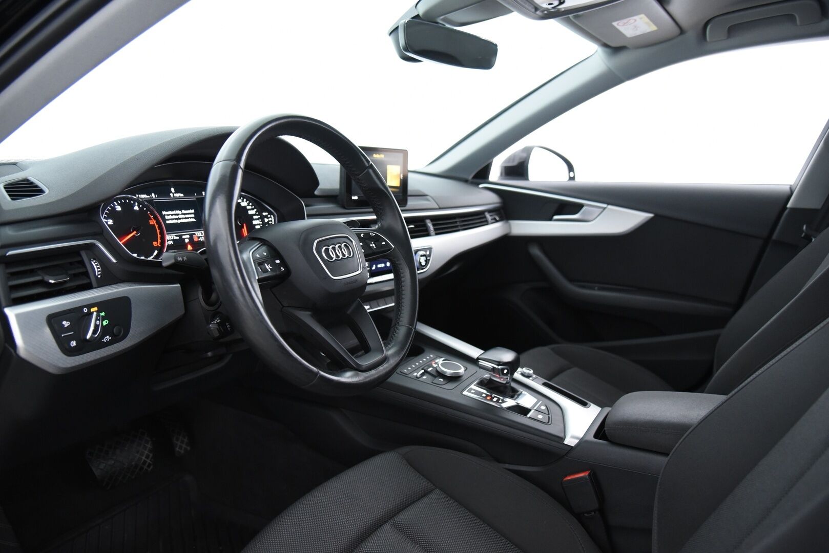 Audi A4 2018 Sedan Business Comfort S line Edition 2,0 TDI 110 kW S tronic / Webasto / Koukku / LED / Comfort paketti / Vakkari - Tarkka huoltohistoria! / Jakopää tehty 09/2024 /