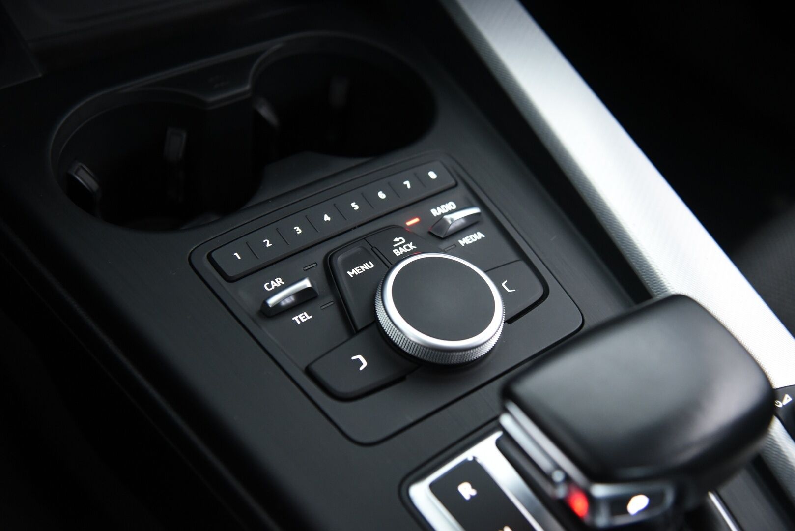 Audi A4 2018 Sedan Business Comfort S line Edition 2,0 TDI 110 kW S tronic / Webasto / Koukku / LED / Comfort paketti / Vakkari - Tarkka huoltohistoria! / Jakopää tehty 09/2024 /