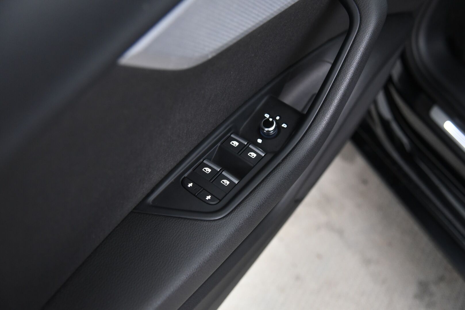 Audi A4 2018 Sedan Business Comfort S line Edition 2,0 TDI 110 kW S tronic / Webasto / Koukku / LED / Comfort paketti / Vakkari - Tarkka huoltohistoria! / Jakopää tehty 09/2024 /