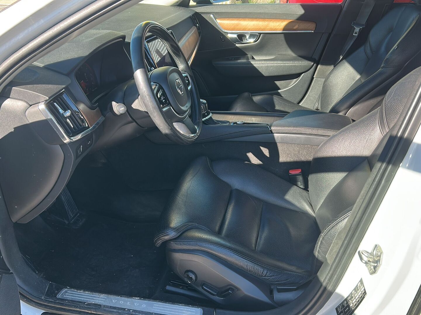 Volvo V90 2018 D4 Business Inscription aut * Webasto / Adapt.Vakkari / Koukku / Nahkasisusta / Full LED / Apple&Android / Ratinlämmitys - Suomiauto / 2x Hyvät renkaat aluvantein / Juuri tullut Tampereelle!