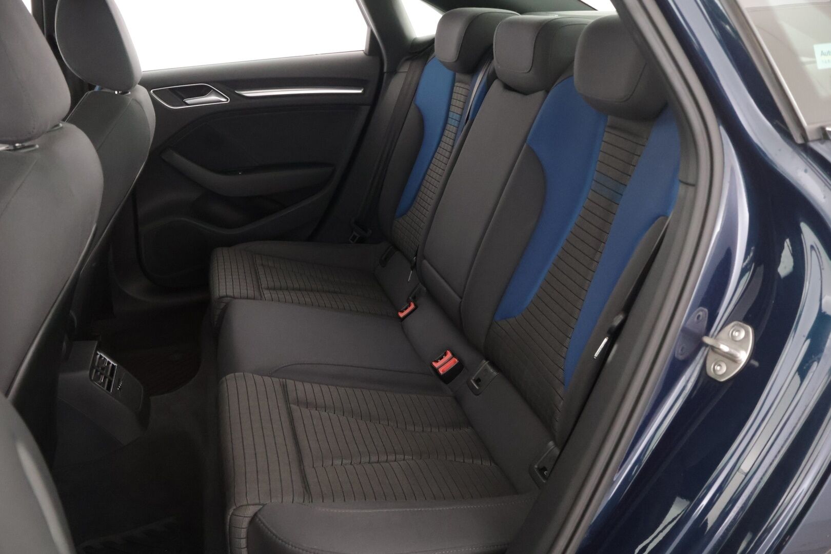 Audi A3 2018 Sedan Pro Business Sport Edition 1,0 TFSI 85 kW S tronic *Led-ajovalot / sporttipenkit / metalliväri!* - *Pikkusportti / Edullinen / Hyvin huollettu!*