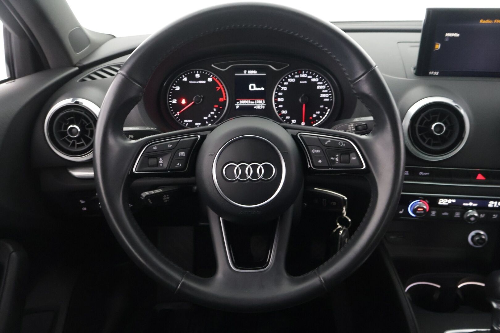 Audi A3 2018 Sedan Pro Business Sport Edition 1,0 TFSI 85 kW S tronic *Led-ajovalot / sporttipenkit / metalliväri!* - *Pikkusportti / Edullinen / Hyvin huollettu!*