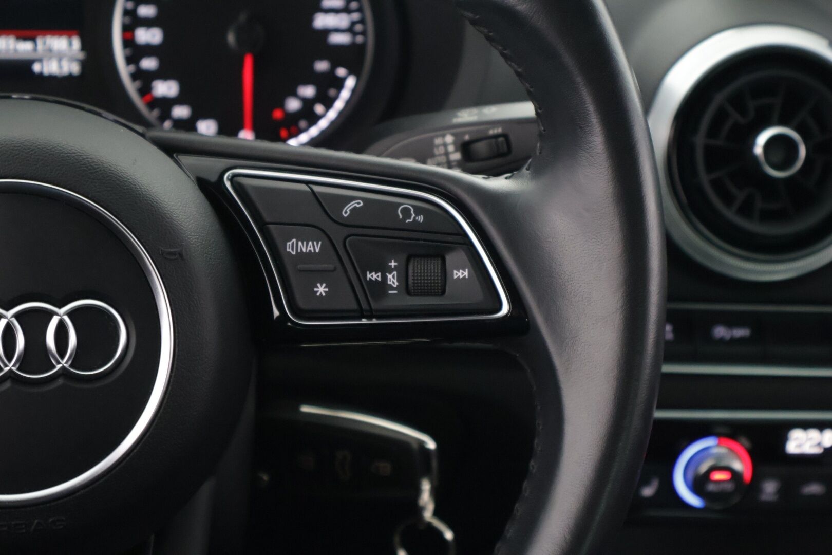 Audi A3 2018 Sedan Pro Business Sport Edition 1,0 TFSI 85 kW S tronic *Led-ajovalot / sporttipenkit / metalliväri!* - *Pikkusportti / Edullinen / Hyvin huollettu!*