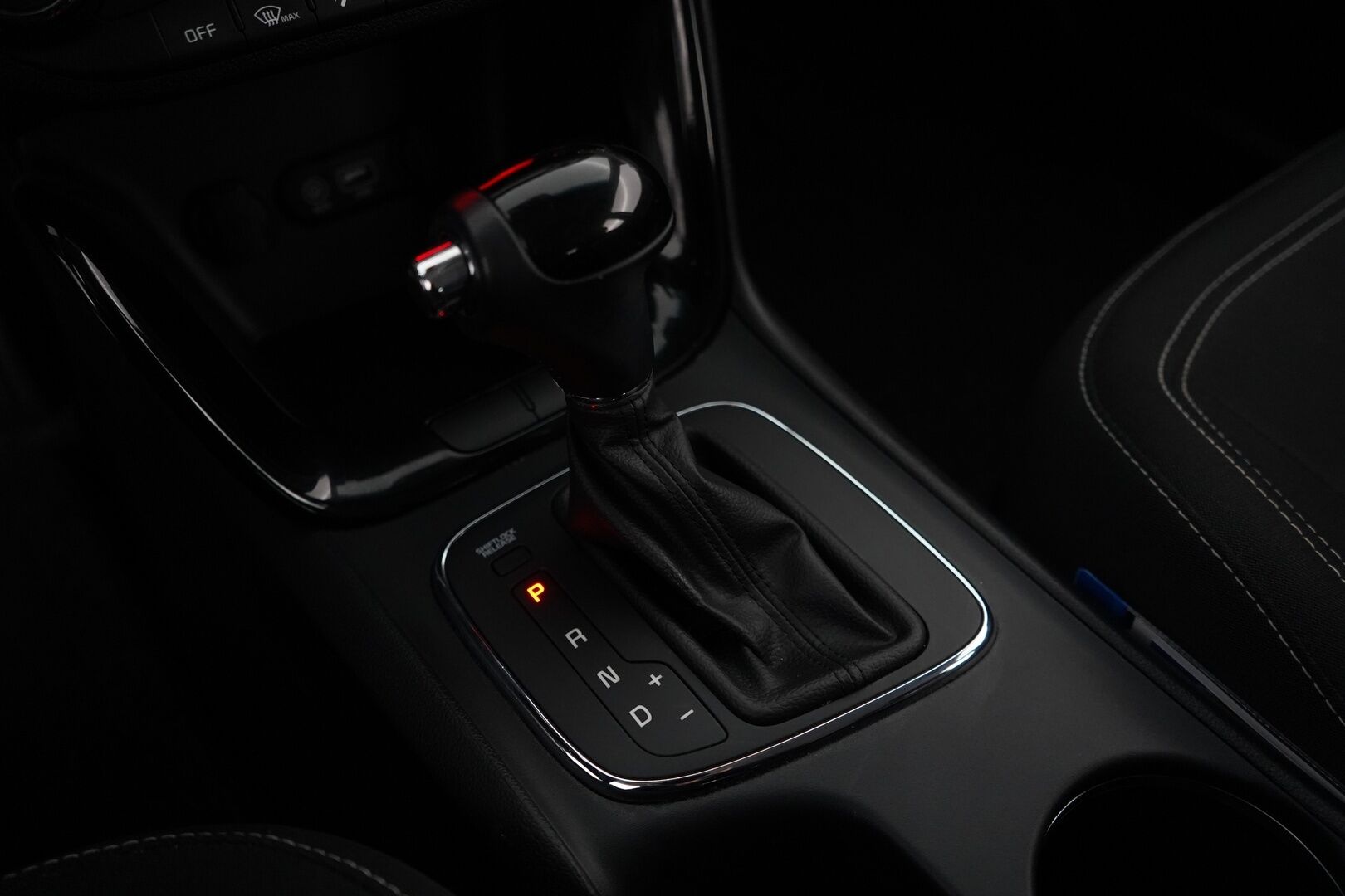 Kia cee'd 2018 1,6 FIFA World Cup Edition SW DCT *Koukku / Ratinlämmitin / P-tutkat* - Suomi-auto / Kahdet hyvät renkaat Kian vanteilla / Merkkihuollettu - HULLUT JOULUT KORKOTARJOUS 2,49% 