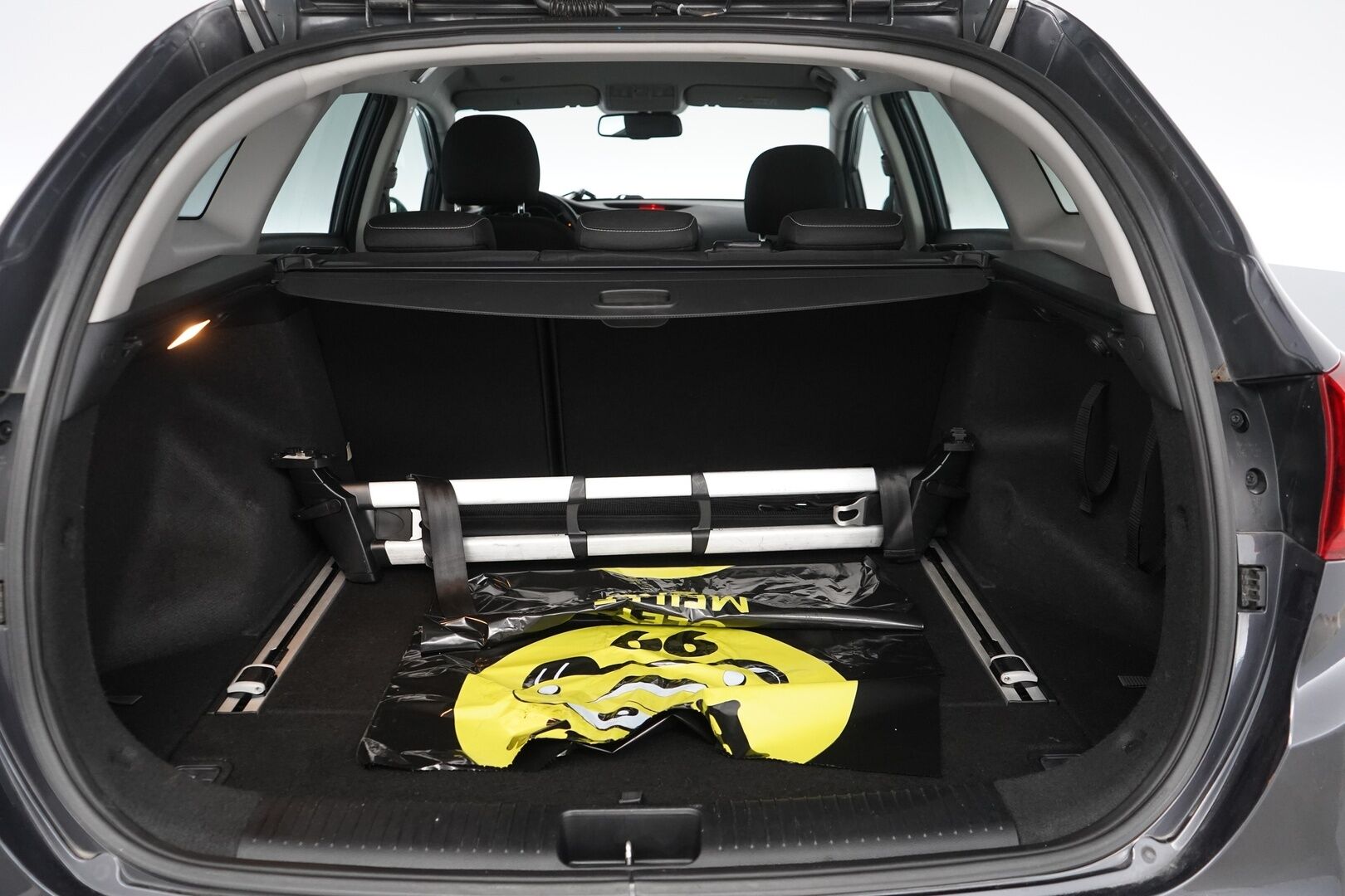 Kia cee'd 2018 1,6 FIFA World Cup Edition SW DCT *Koukku / Ratinlämmitin / P-tutkat* - Suomi-auto / Kahdet hyvät renkaat Kian vanteilla / Merkkihuollettu - HULLUT JOULUT KORKOTARJOUS 2,49% 