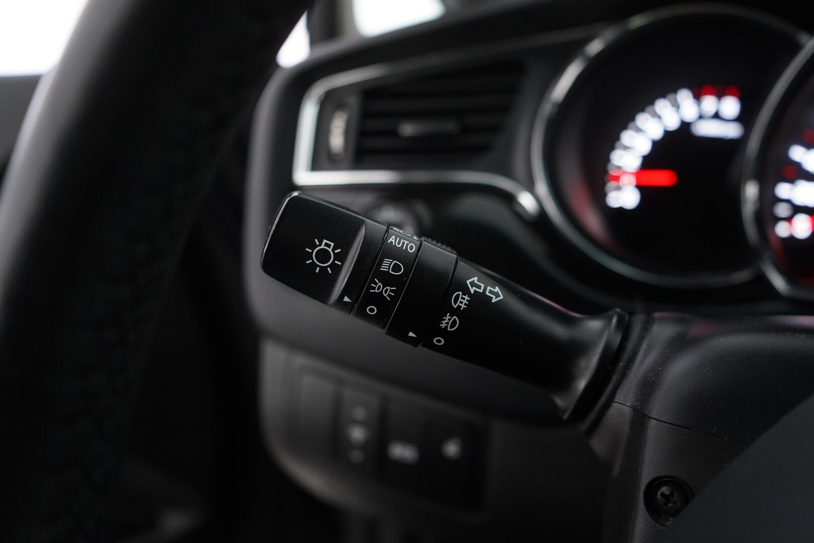 Kia cee'd 2018 1,6 FIFA World Cup Edition SW DCT *Koukku / Ratinlämmitin / P-tutkat* - Suomi-auto / Kahdet hyvät renkaat Kian vanteilla / Merkkihuollettu - HULLUT JOULUT KORKOTARJOUS 2,49% 