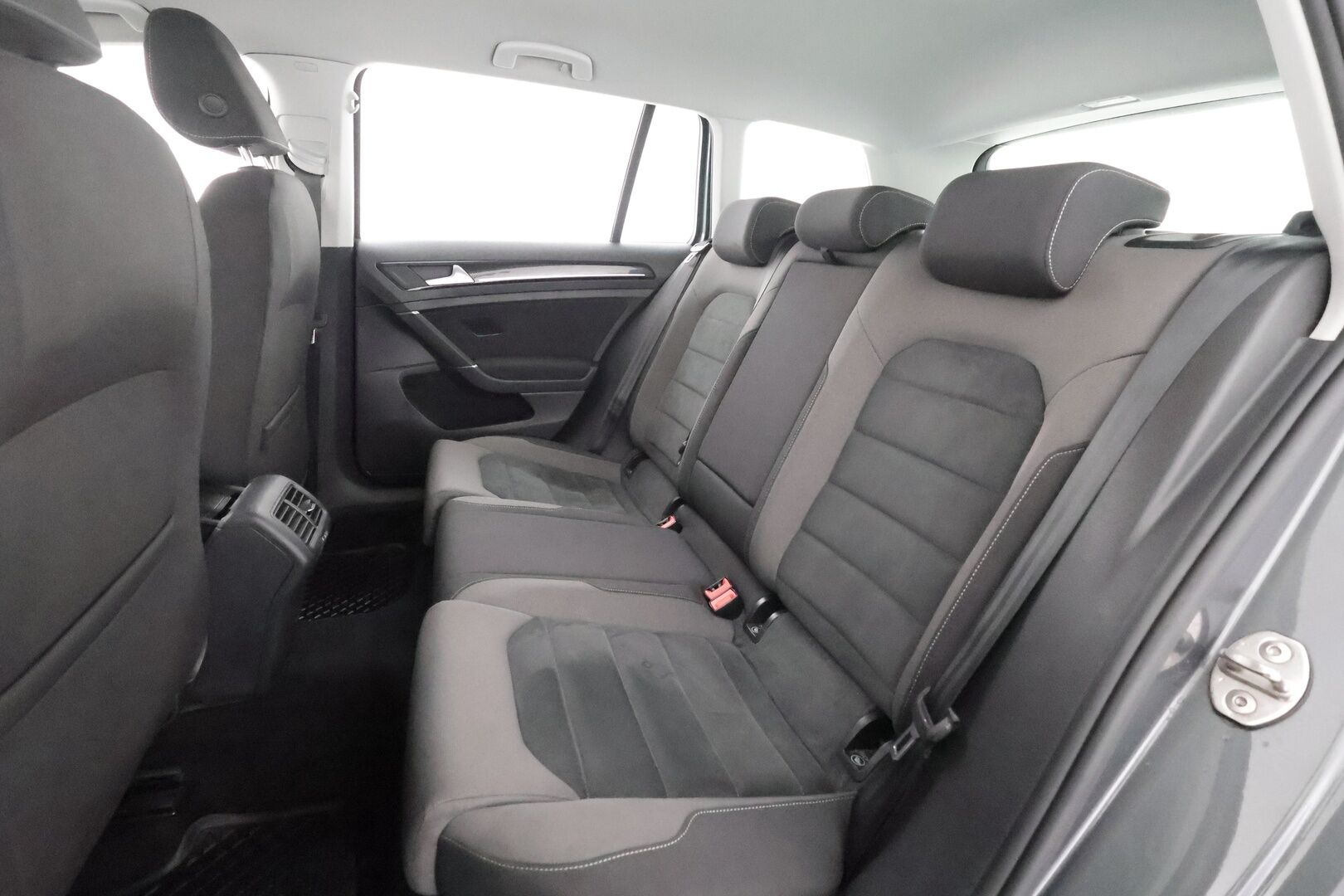 Volkswagen Golf 2018 Variant Highline 1,5 TSI EVO 96 kW (130 hv) BLUEMOTION DSG-automaatti - | ACC | Webasto | LED | Digimittaristo | P.kamera ja tutkat | Navi | App-Connect | Keyless | Front Assist | 2x renkaat aluin | Suomiauto | 