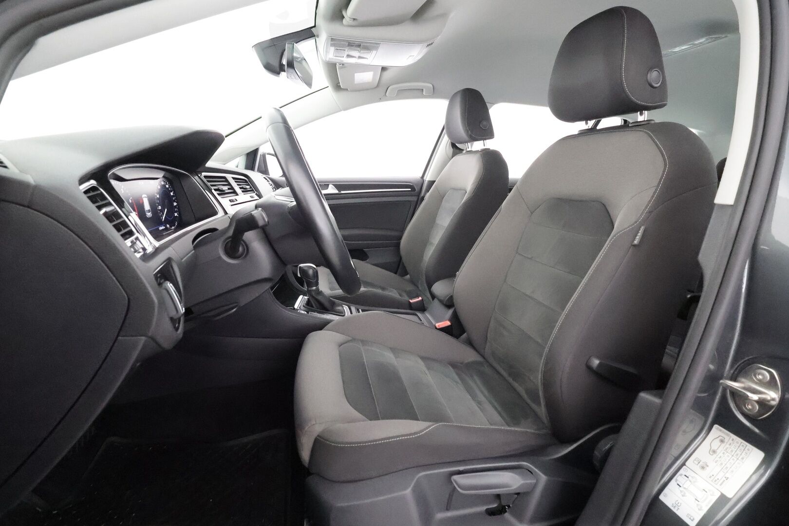 Volkswagen Golf 2018 Variant Highline 1,5 TSI EVO 96 kW (130 hv) BLUEMOTION DSG-automaatti - | ACC | Webasto | LED | Digimittaristo | P.kamera ja tutkat | Navi | App-Connect | Keyless | Front Assist | 2x renkaat aluin | Suomiauto | 