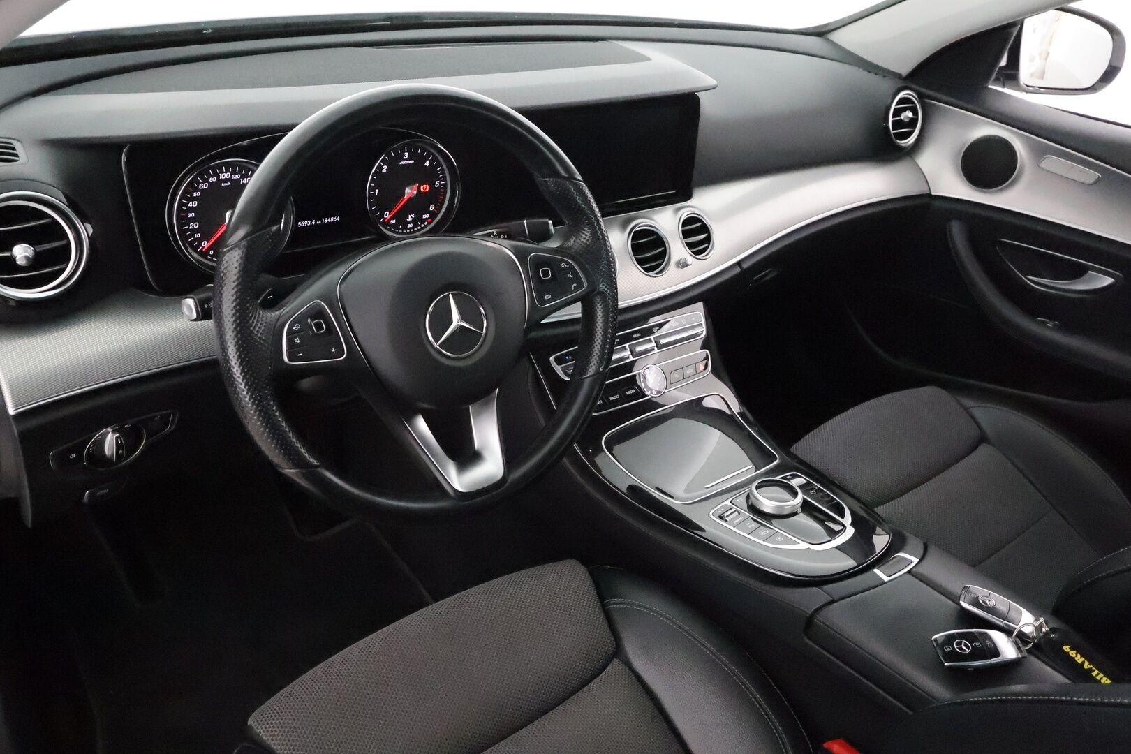 Mercedes-Benz E 2018 220 d 4Matic A Premium Business AMG *Sisätilanlämmitin / LED-High Performance / P.Kamera / Sportpenkit / Navi / Vakkari* - Suomi-auto / Kahdet Renkaat