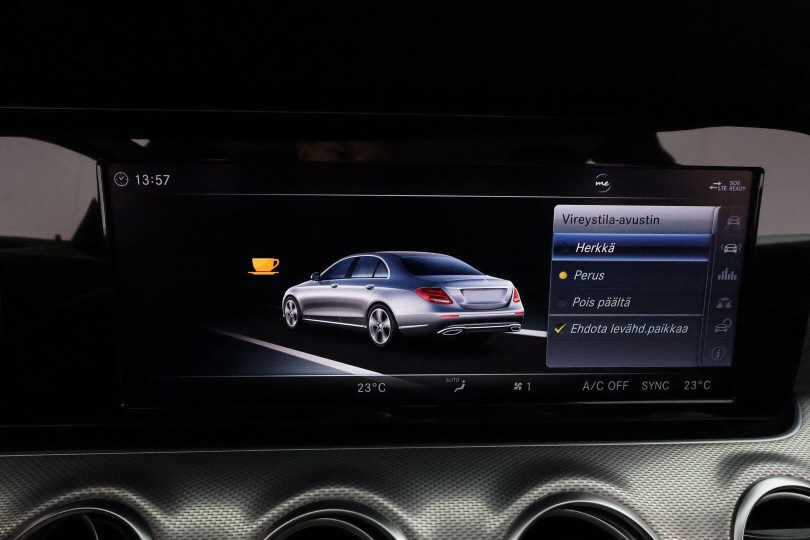 Mercedes-Benz E 2018 220 d 4Matic A Premium Business AMG * Peruutuskamera / Lohko & Sisäpistoke / LED High Performance / Sporttipenkit / Navi / Vakkari - Suomi-auto / Kahdet Renkaat - Osta nyt, maksa vasta ensi vuonna