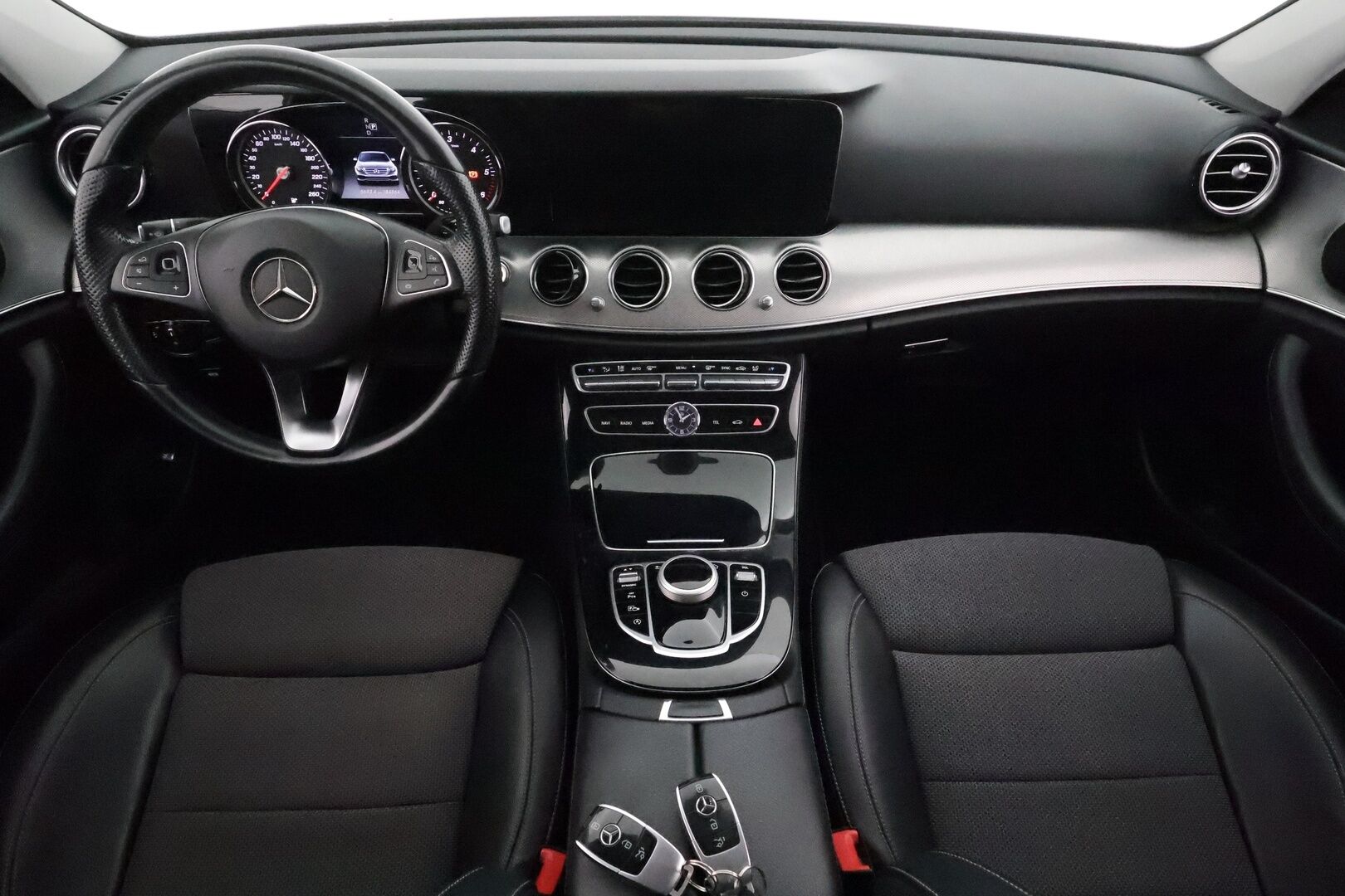 Mercedes-Benz E 2018 220 d 4Matic A Premium Business AMG *Sisätilanlämmitin / LED-High Performance / P.Kamera / Sportpenkit / Navi / Vakkari* - Suomi-auto / Kahdet Renkaat