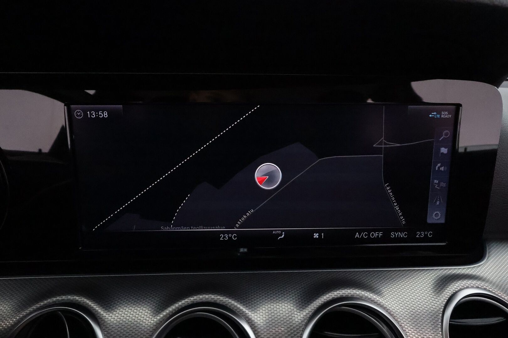 Mercedes-Benz E 2018 220 d 4Matic A Premium Business AMG *Sisätilanlämmitin / LED-High Performance / P.Kamera / Sportpenkit / Navi / Vakkari* - Suomi-auto / Kahdet Renkaat