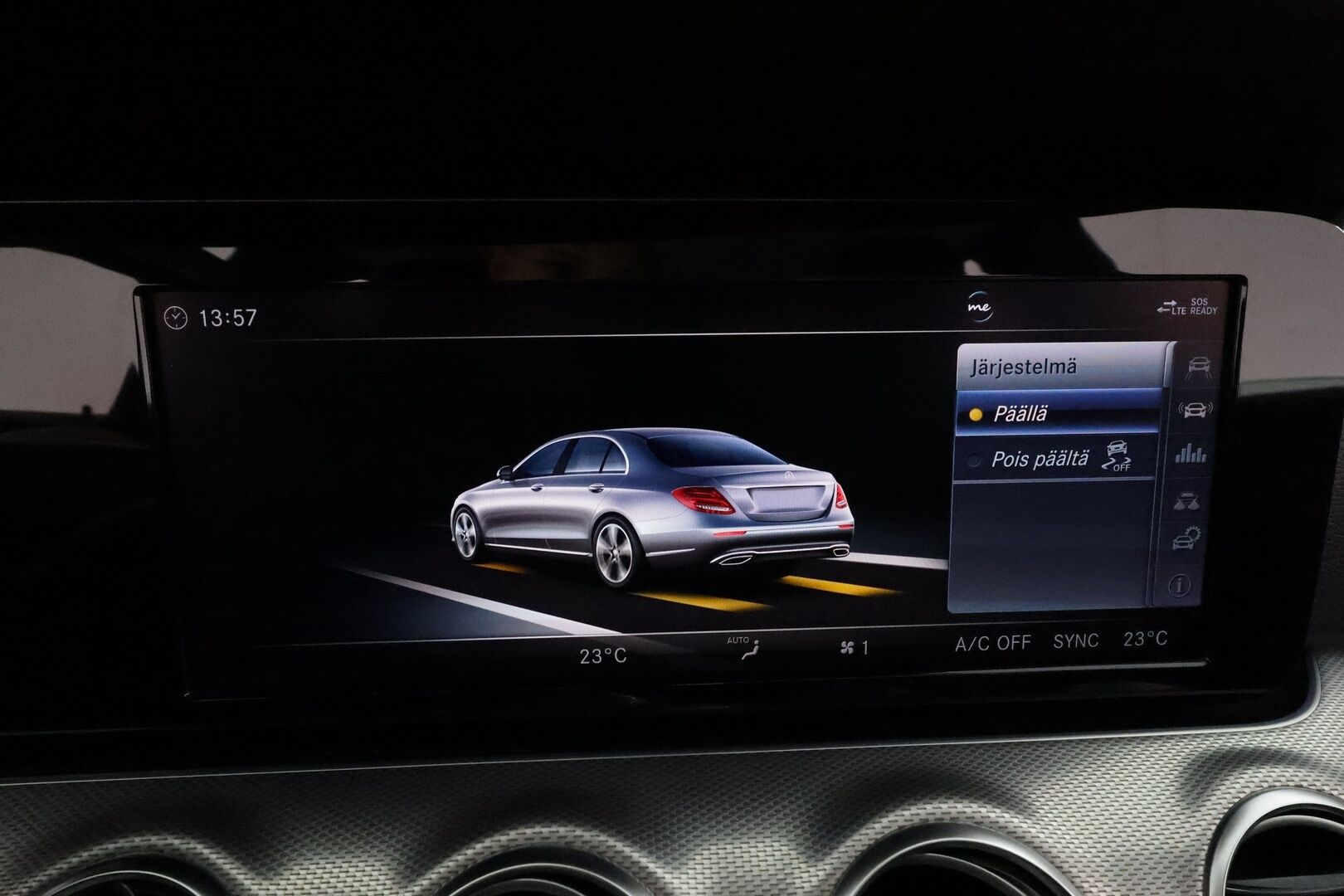 Mercedes-Benz E 2018 220 d 4Matic A Premium Business AMG *Sisätilanlämmitin / LED-High Performance / P.Kamera / Sportpenkit / Navi / Vakkari* - Suomi-auto / Kahdet Renkaat
