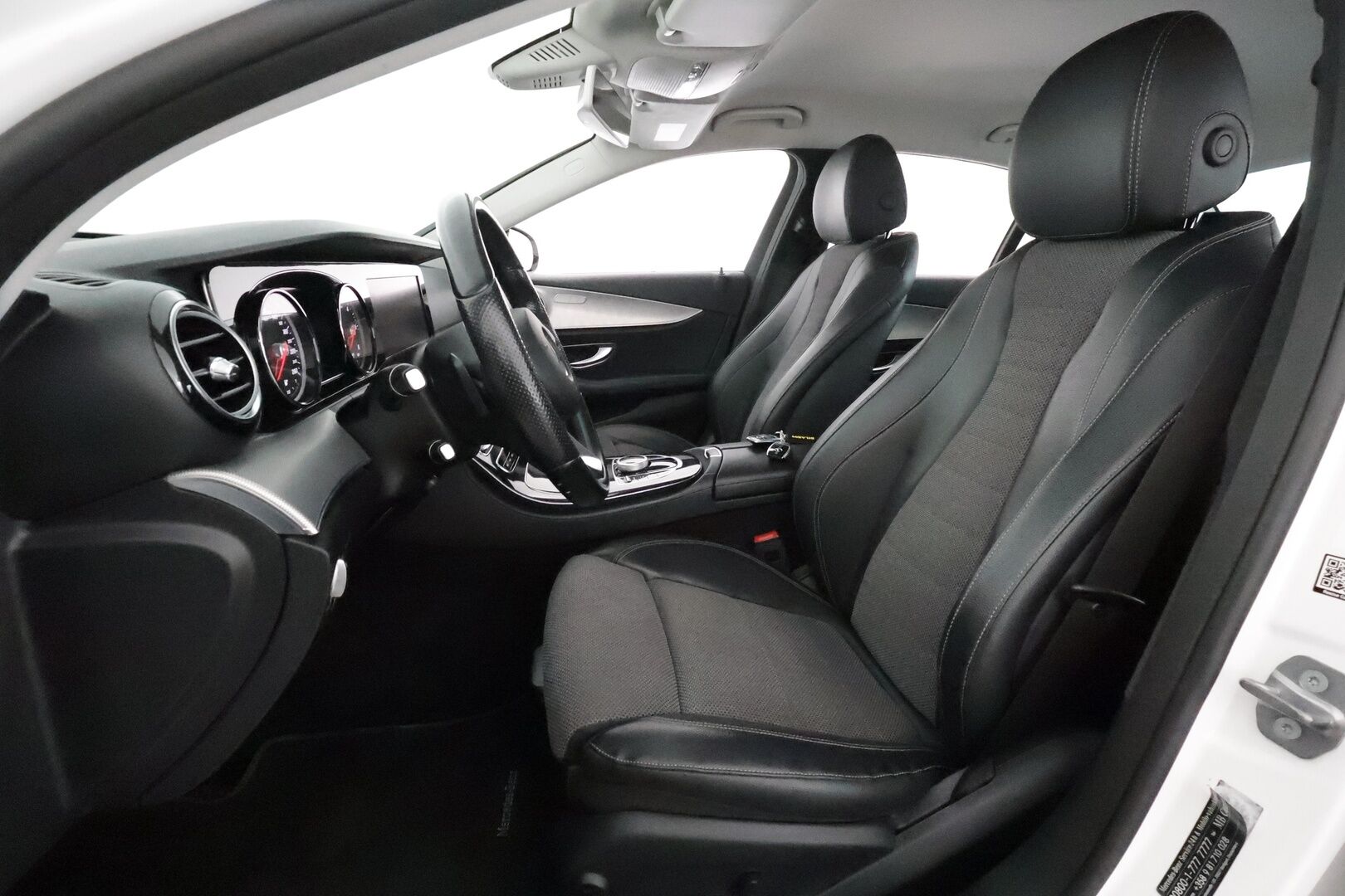 Mercedes-Benz E 2018 220 d 4Matic A Premium Business AMG *Sisätilanlämmitin / LED-High Performance / P.Kamera / Sportpenkit / Navi / Vakkari* - Suomi-auto / Kahdet Renkaat