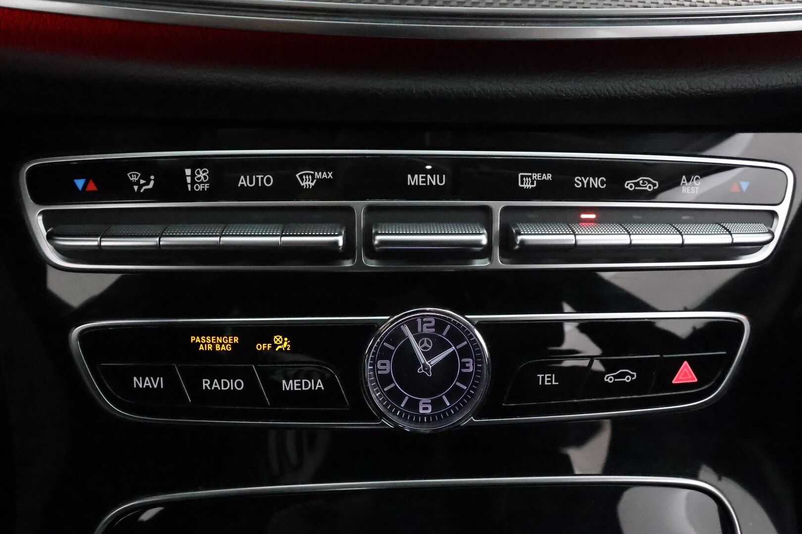 Mercedes-Benz E 2018 220 d 4Matic A Premium Business AMG *Sisätilanlämmitin / LED-High Performance / P.Kamera / Sportpenkit / Navi / Vakkari* - Suomi-auto / Kahdet Renkaat