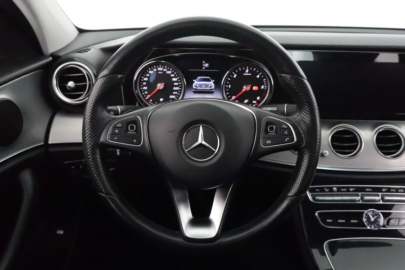 Mercedes-Benz E 2018 220 d 4Matic A Premium Business AMG *Sisätilanlämmitin / LED-High Performance / P.Kamera / Sportpenkit / Navi / Vakkari* - Suomi-auto / Kahdet Renkaat