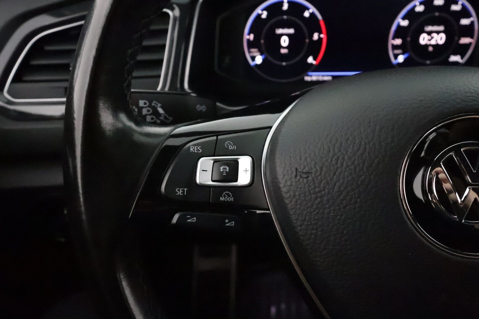 Volkswagen T-Roc 2018 Sport 2,0 TDI SCR 110 kW (150 hv) 4MOTION DSG **Adapt.Vakkari / LED-valot / P.Tutkat / Webasto / Koukku** - Suomi-auto / Kahdet Renkaat