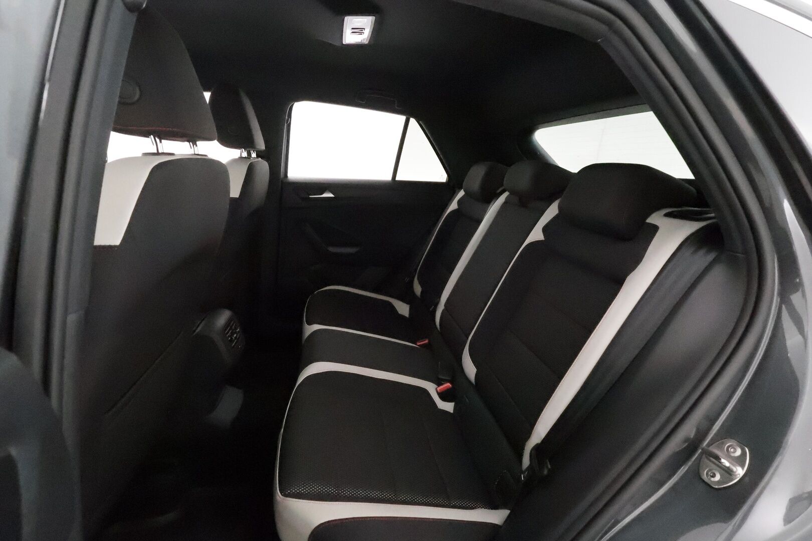 Volkswagen T-Roc 2018 Sport 2,0 TDI SCR 110 kW (150 hv) 4MOTION DSG **Adapt.Vakkari / LED-valot / P.Tutkat / Webasto / Koukku** - Suomi-auto / Kahdet Renkaat