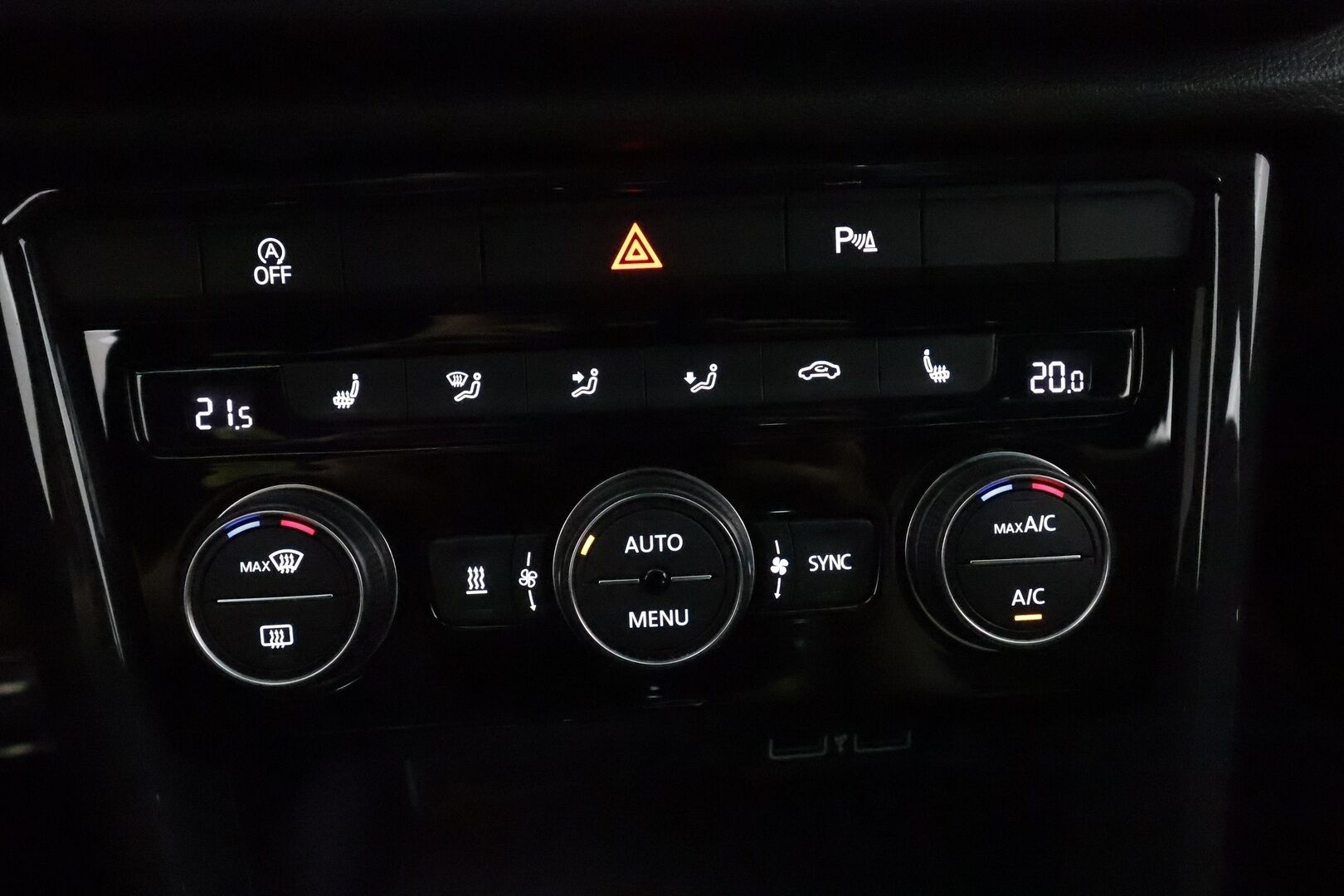 Volkswagen T-Roc 2018 Sport 2,0 TDI SCR 110 kW (150 hv) 4MOTION DSG **Adapt.Vakkari / LED-valot / P.Tutkat / Webasto / Koukku** - Suomi-auto / Kahdet Renkaat